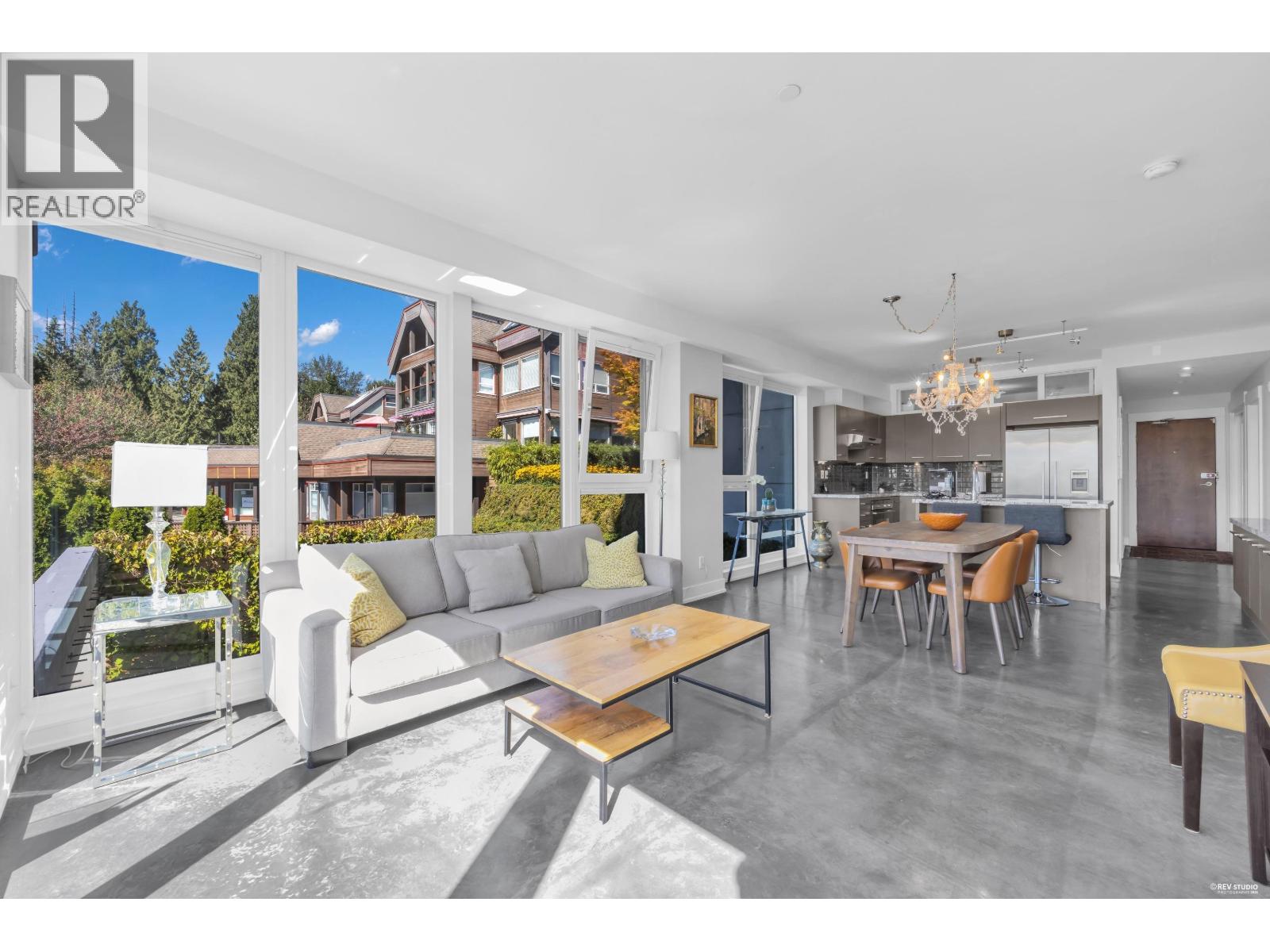 201 650 EVERGREEN PLACE