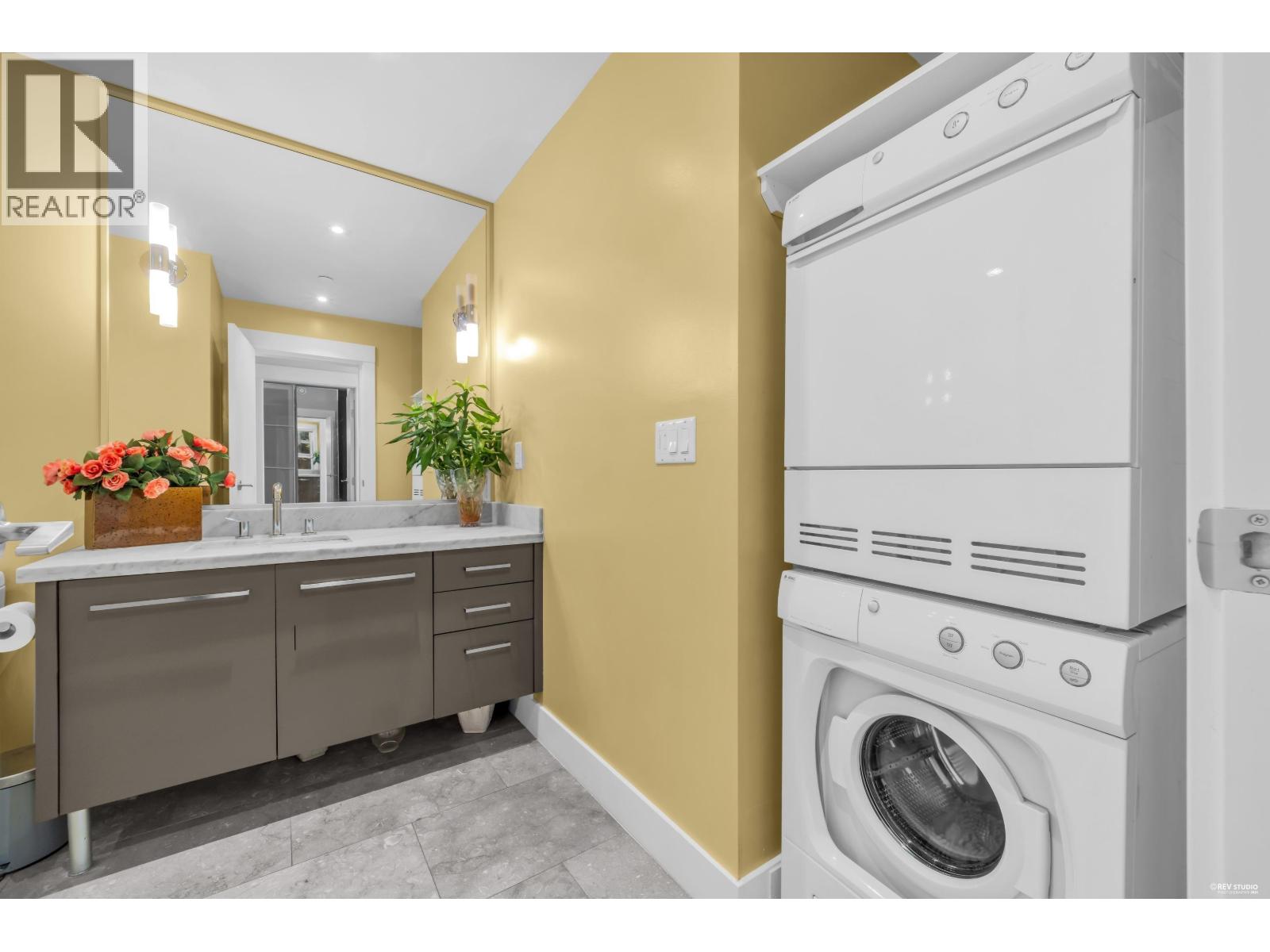 201 650 EVERGREEN PLACE