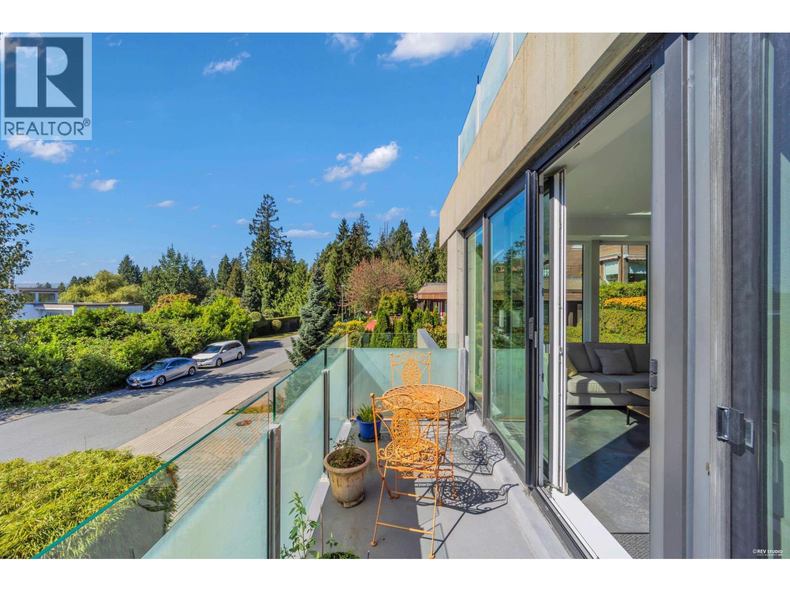 201 650 EVERGREEN PLACE