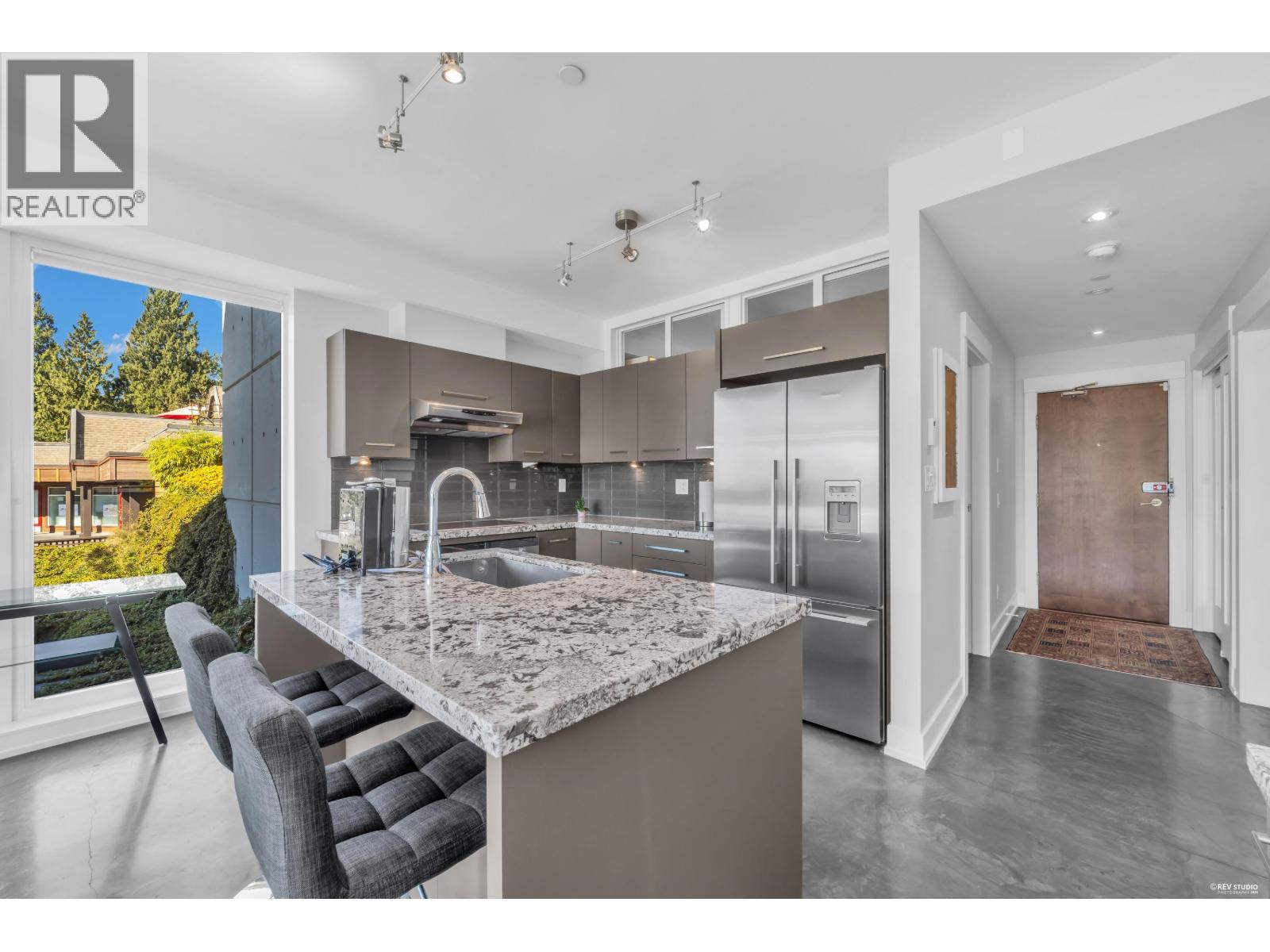 201 650 EVERGREEN PLACE