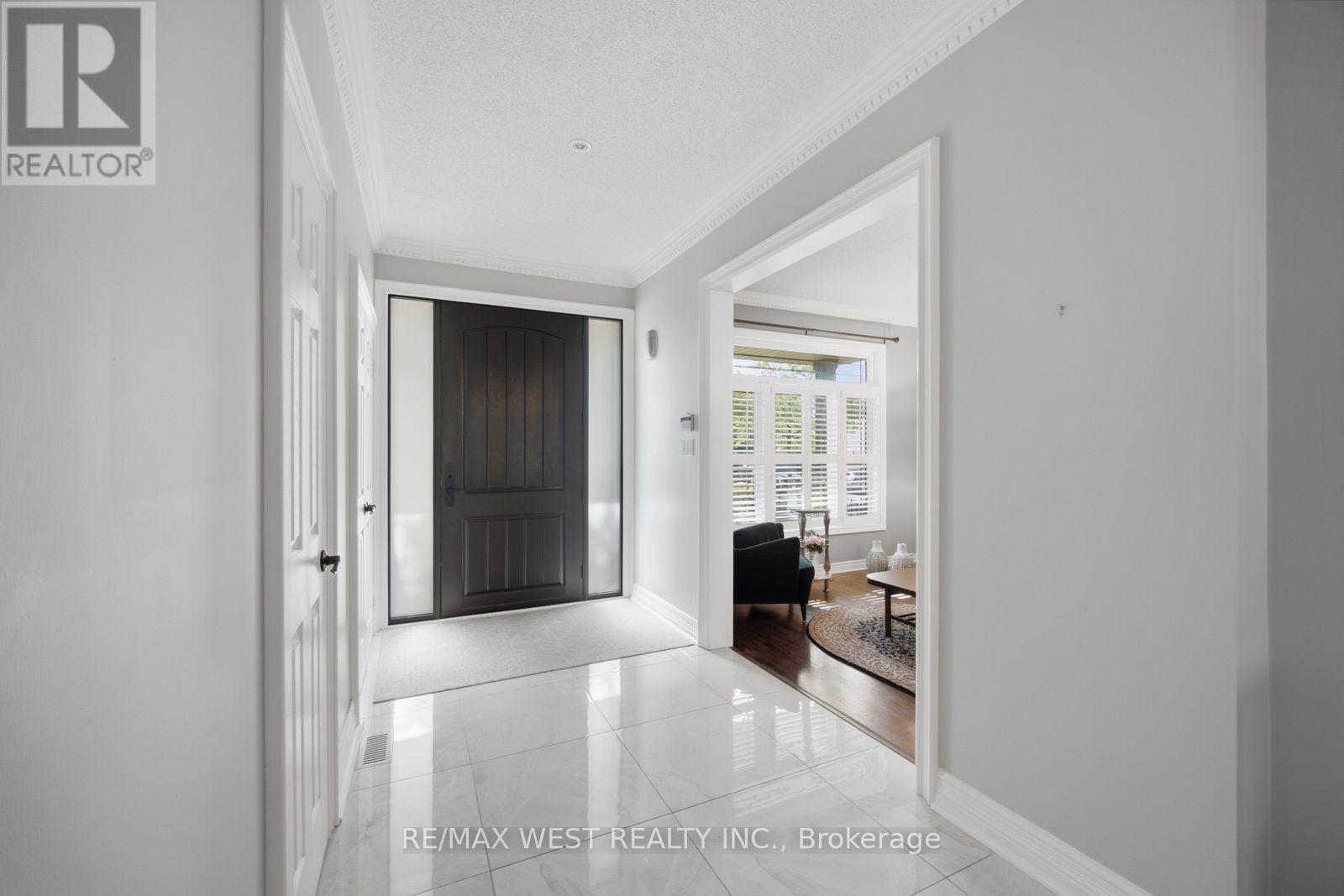 65 Burnhaven Avenue, Vaughan, Ontario  L6A 2P2 - Photo 2 - N13763624