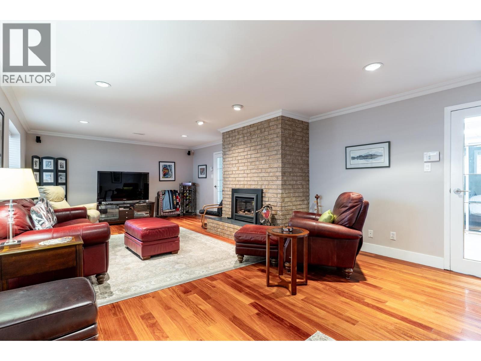 1119 HAMMOND AVENUE