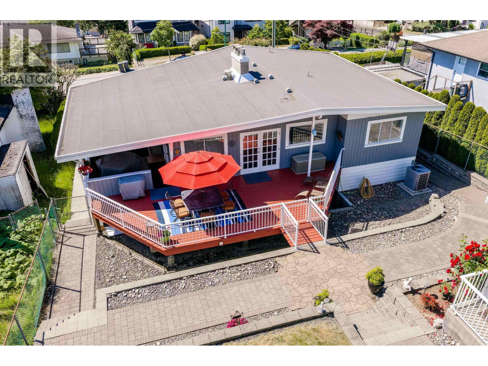 1119 HAMMOND AVENUE