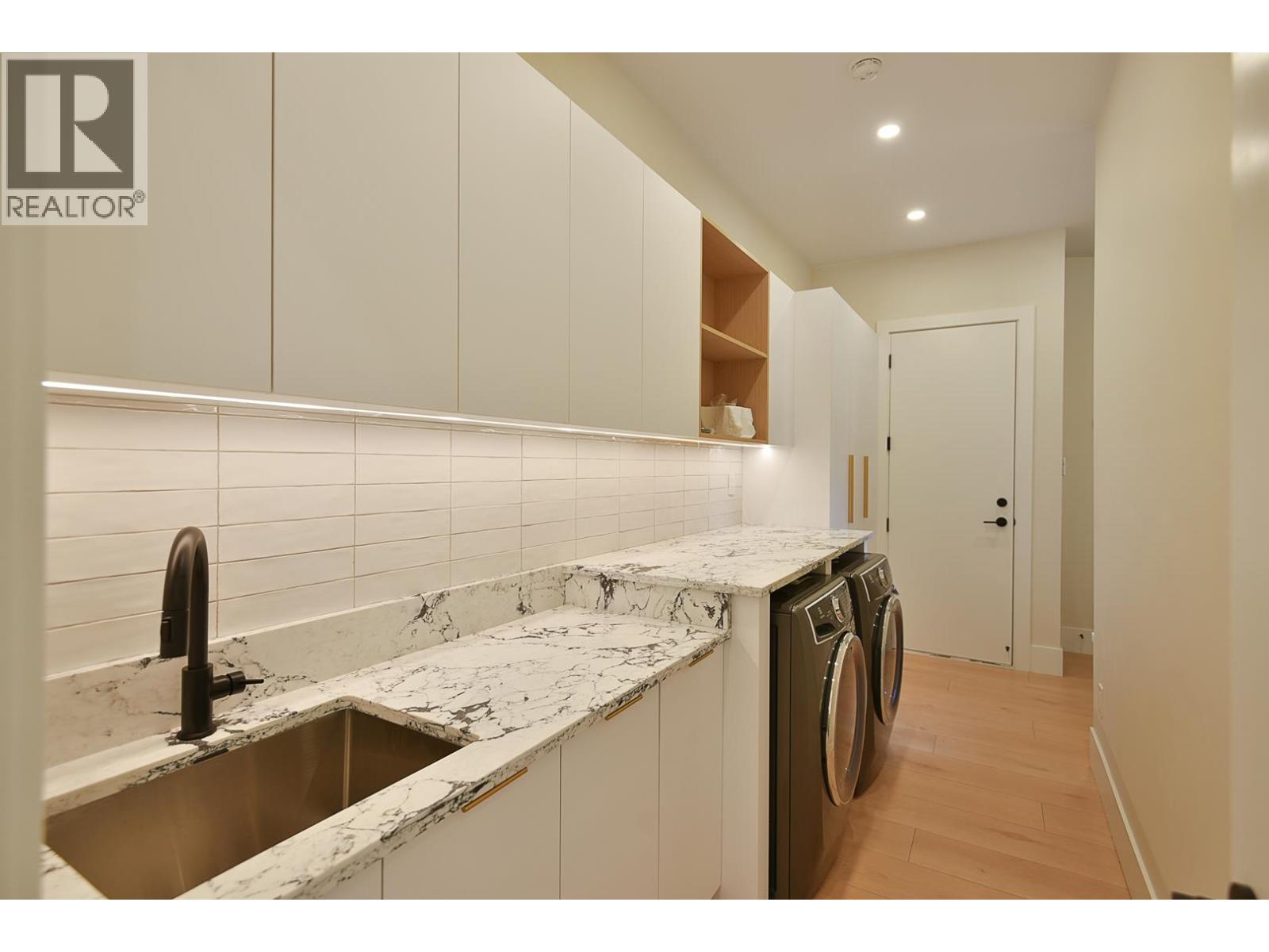 6553-6555 N Gale Avenue, Sechelt, British Columbia  V7Z 0L1 - Photo 21 - R3163666