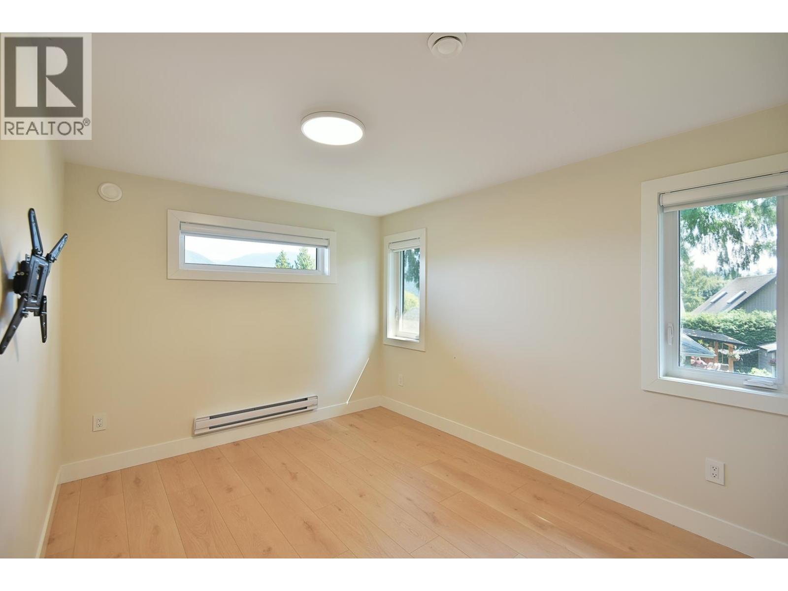 6553-6555 N Gale Avenue, Sechelt, British Columbia  V7Z 0L1 - Photo 38 - R3163666