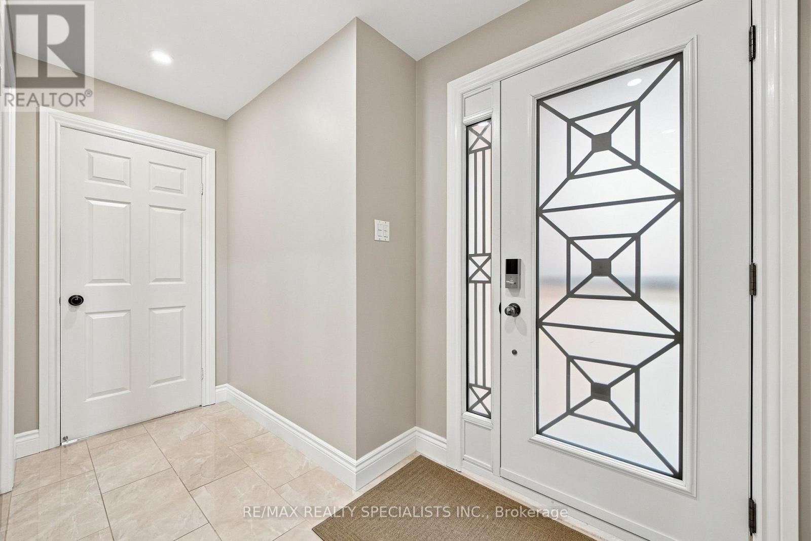57 Pennsylvania Avenue, Brampton, Ontario  L6Y 4P3 - Photo 6 - W13763600