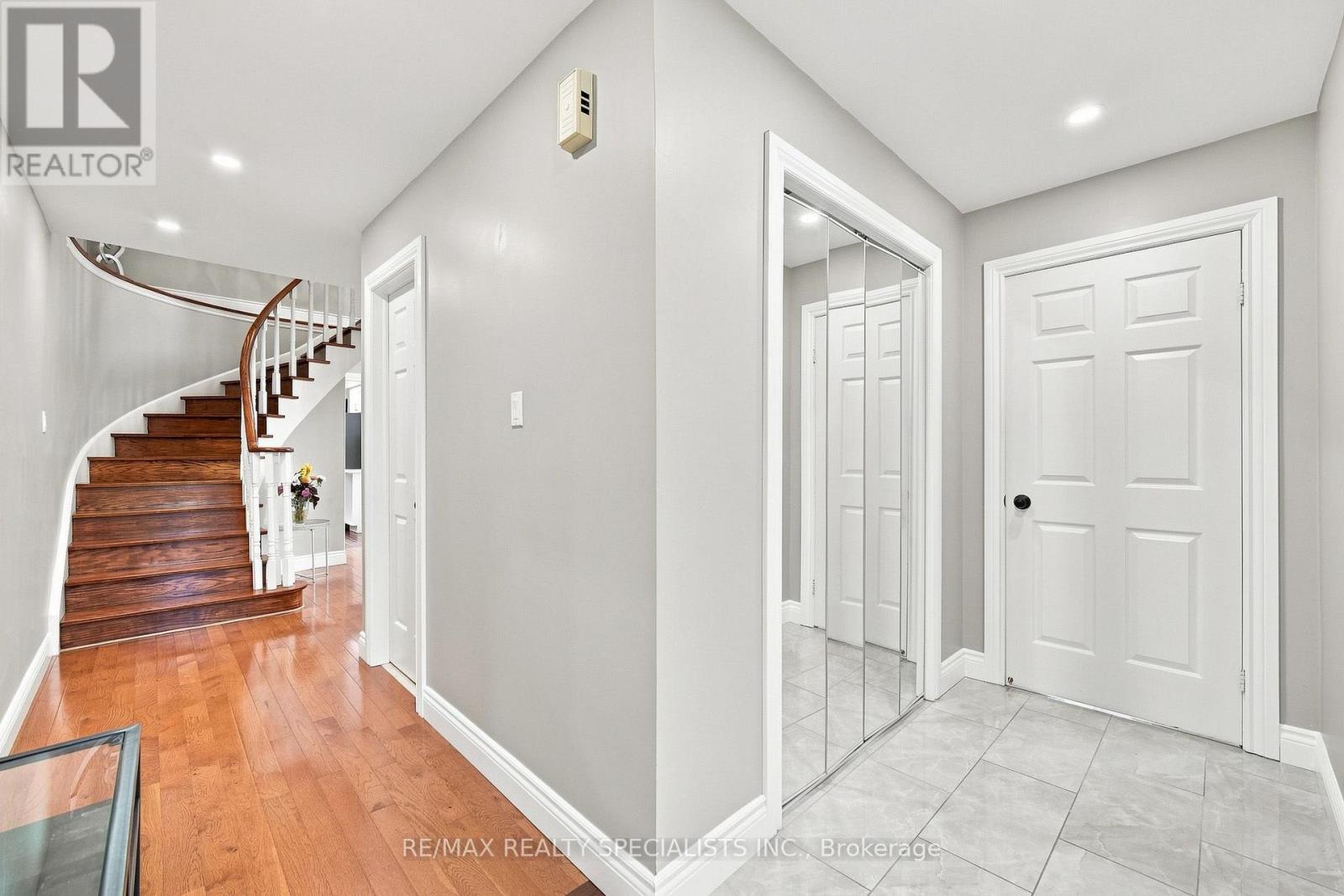 57 Pennsylvania Avenue, Brampton, Ontario  L6Y 4P3 - Photo 7 - W13763600