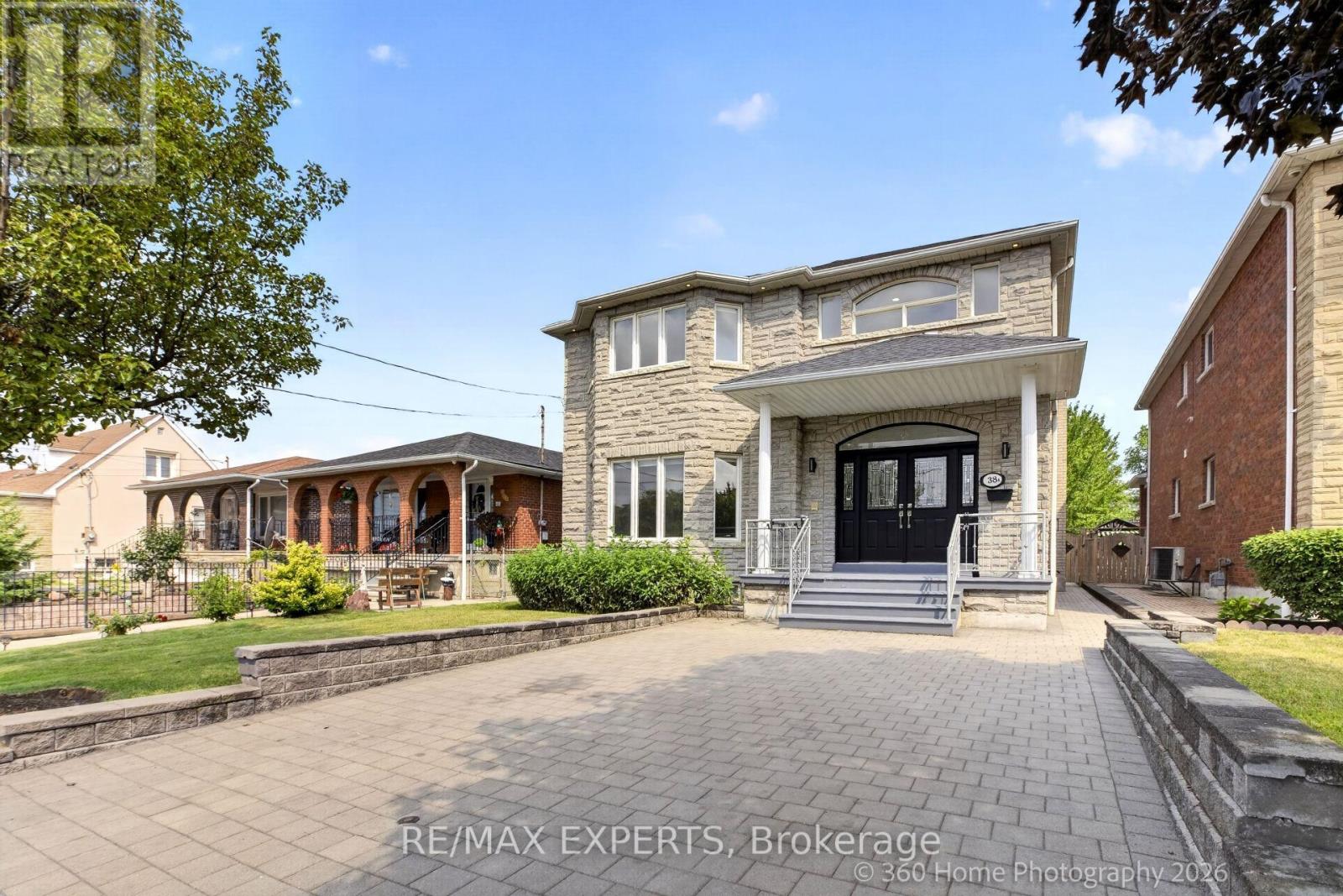 38a Marcia Avenue, Toronto, Ontario  M6B 2Y5 - Photo 2 - W13763608