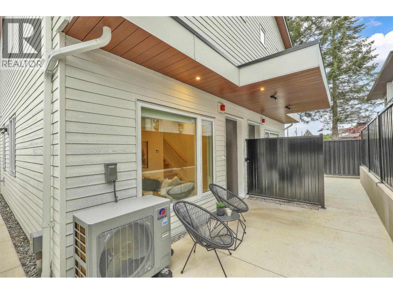 1 3183 Graveley Street, Vancouver, British Columbia  V5K 3K7 - Photo 1 - R3162902