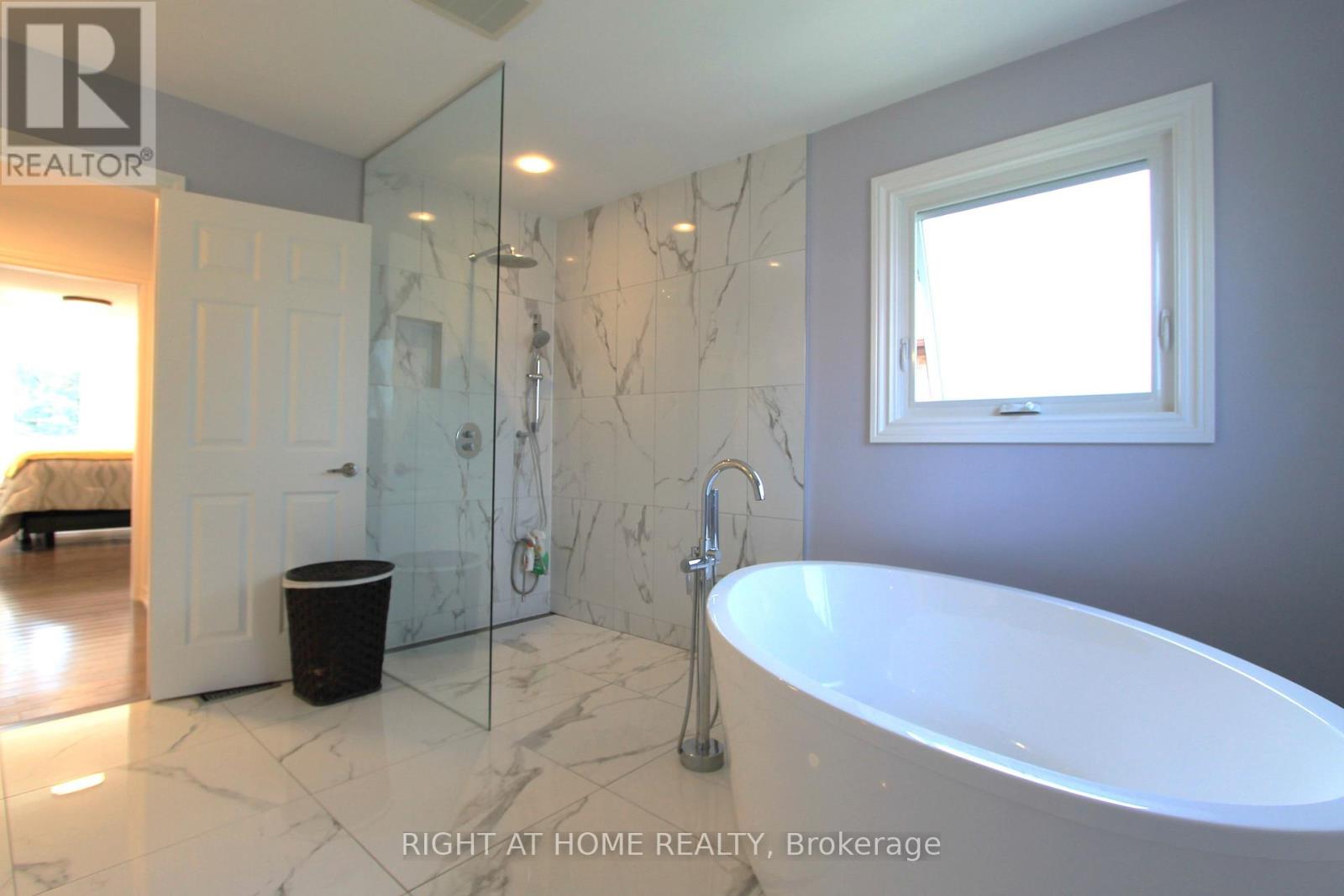 4 Kirkland Court, Richmond Hill, Ontario  L4C 9H3 - Photo 23 - N13758132