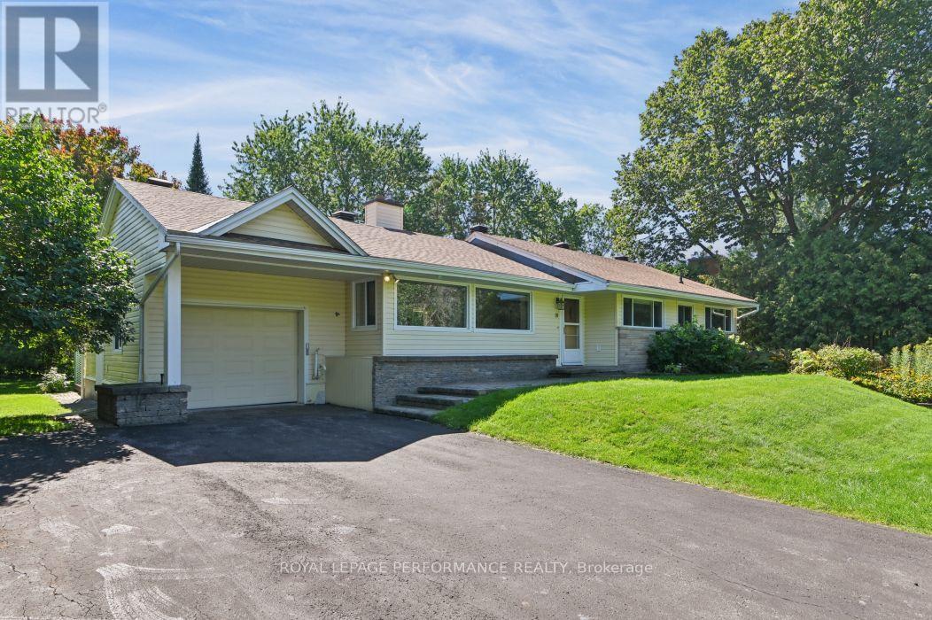 18 Honey Gables Drive, Ottawa, Ontario K1V 1H5 - Photo 2 - X13763636