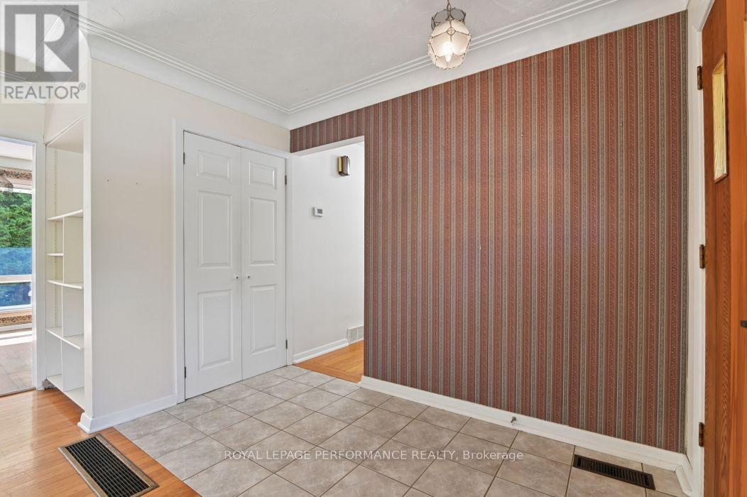 18 Honey Gables Drive, Ottawa, Ontario K1V 1H5 - Photo 4 - X13763636