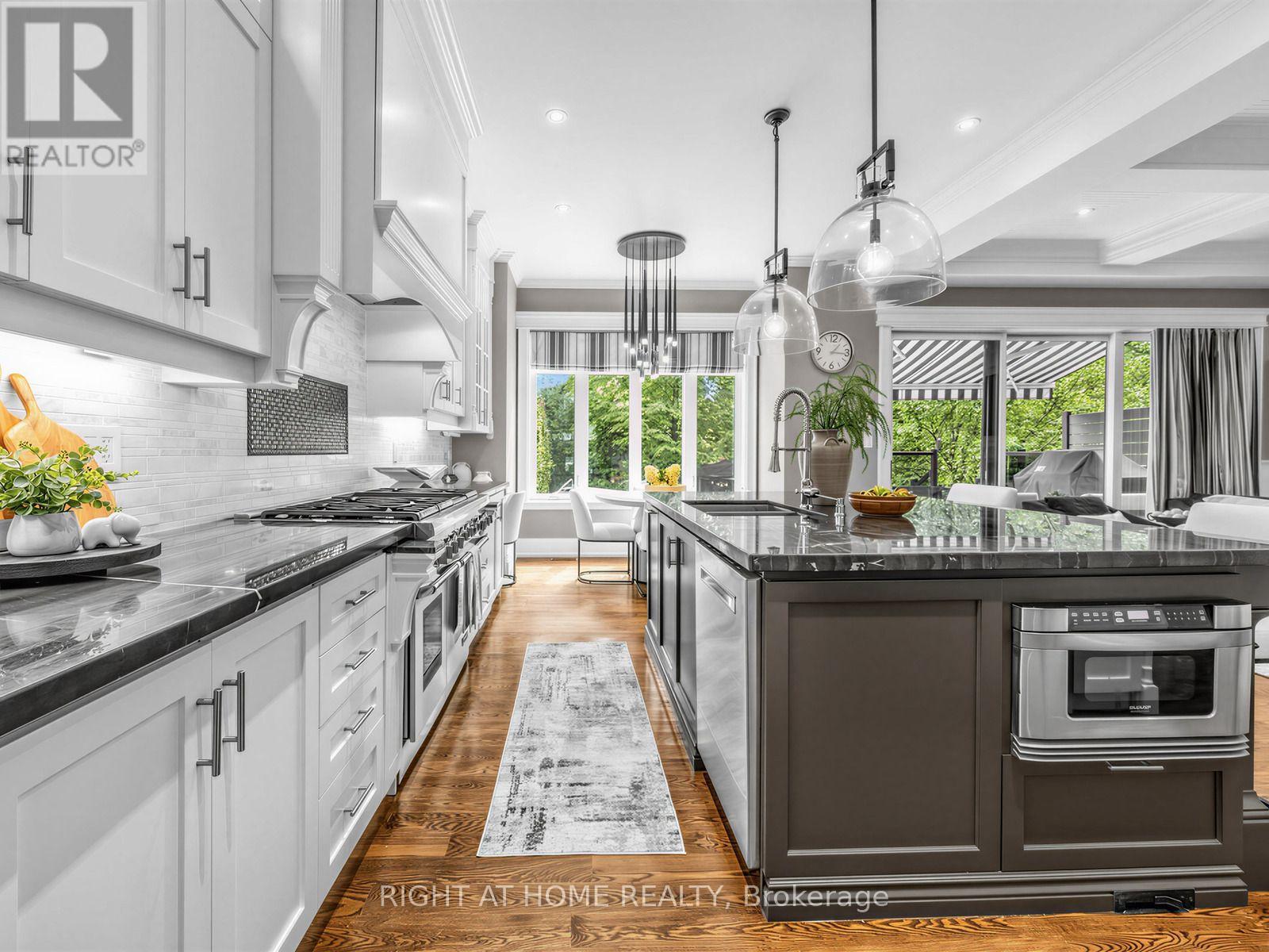 189 Stibbard Avenue, Toronto, Ontario  M4P 2C4 - Photo 6 - C13763692