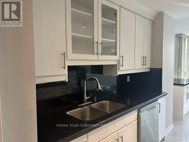 310 - 7 Townsgate Drive, Vaughan, Ontario  L4J 7Z9 - Photo 8 - N13763676