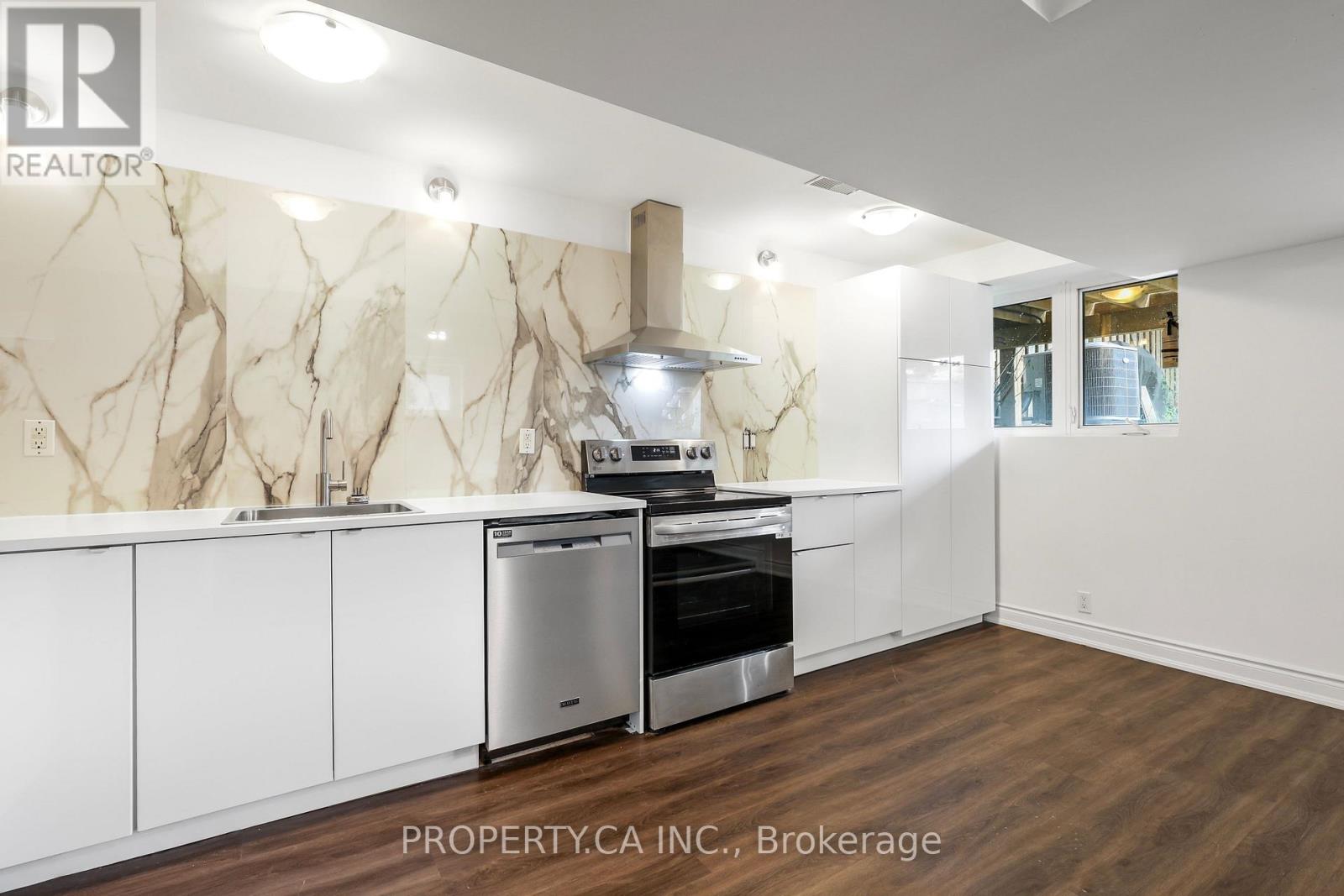 2 - 121 Melrose Street, Toronto, Ontario  M8Y 1B4 - Photo 3 - W13763704