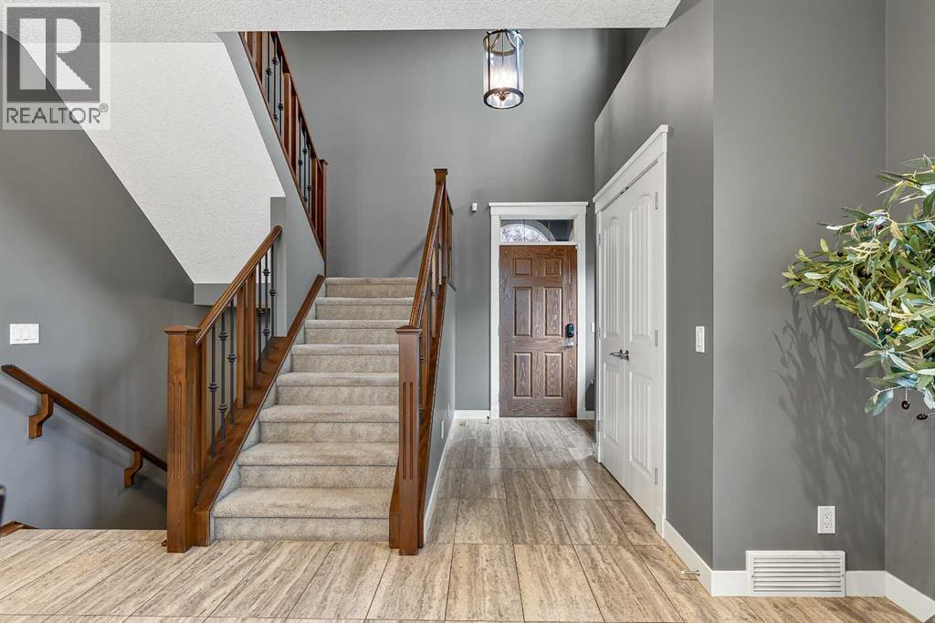 111 Cranarch Circle Se, Calgary, Alberta  T3M 0S5 - Photo 3 - A2340916