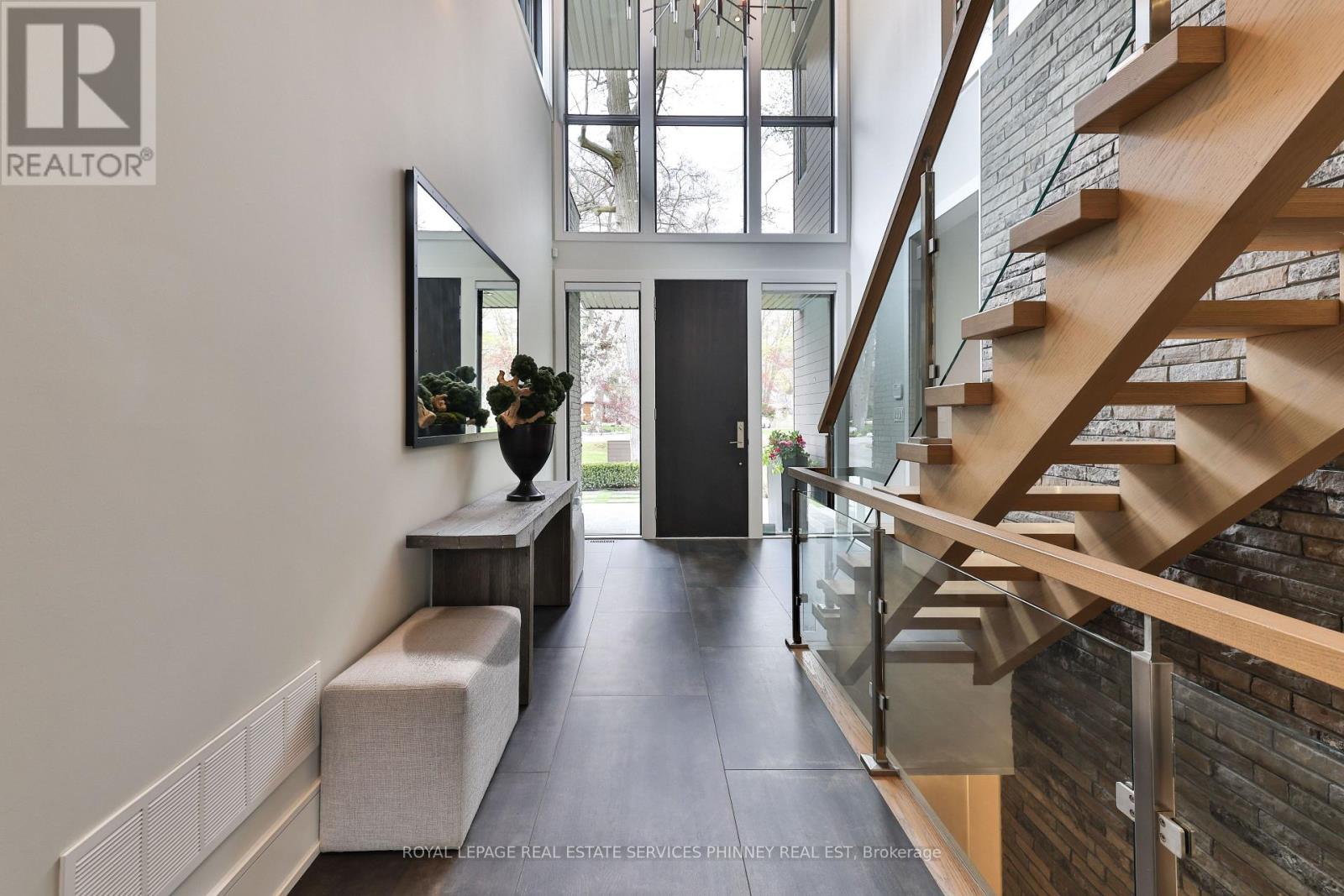 1102 Crestview Street, Oakville, Ontario  L6J 2C6 - Photo 7 - W13558096