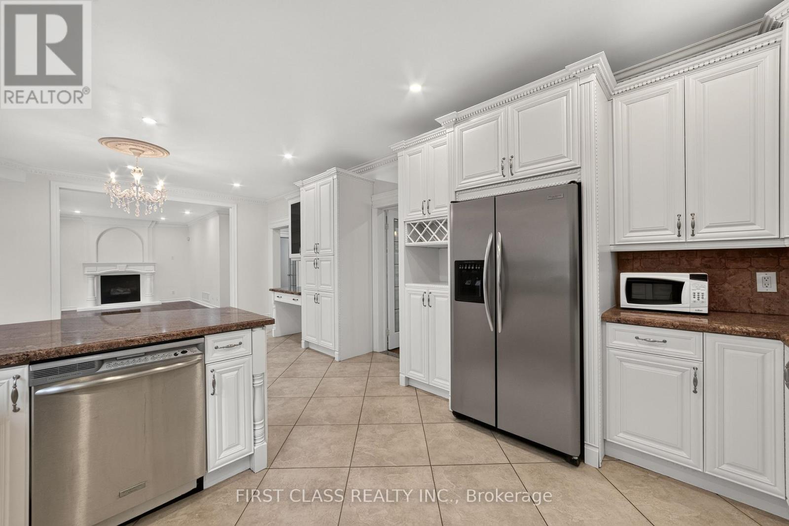 67 Black Walnut Crescent, Richmond Hill, Ontario  L4B 3S3 - Photo 10 - N13763736