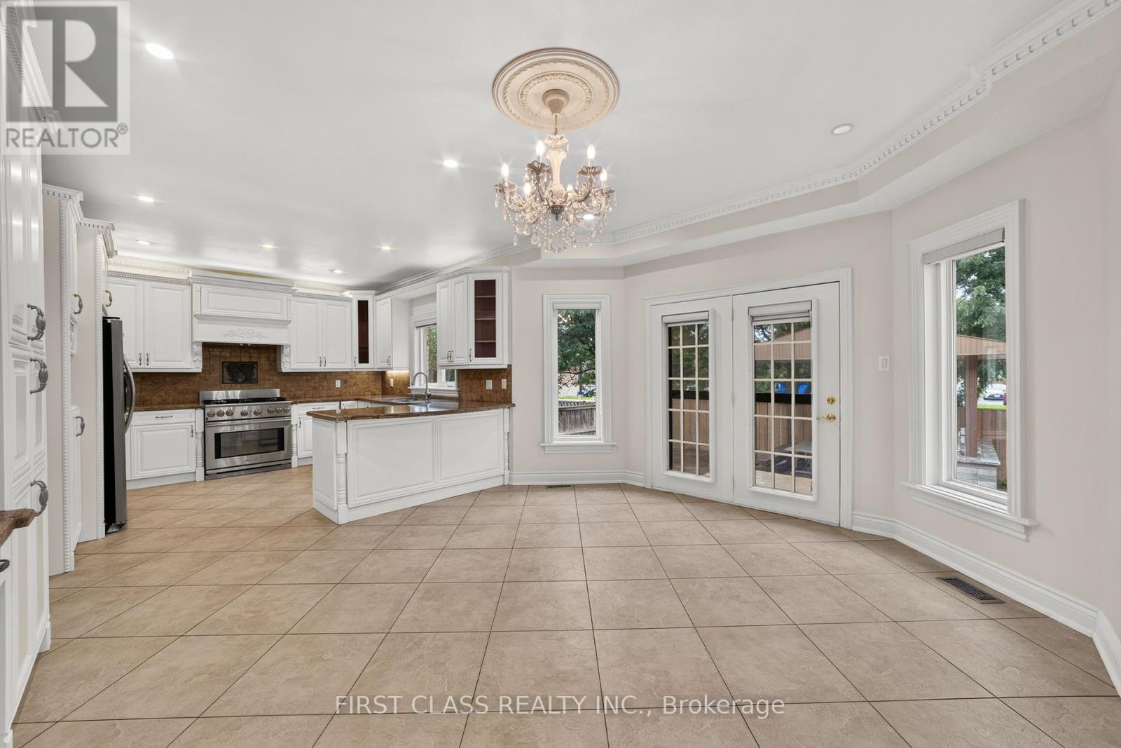 67 Black Walnut Crescent, Richmond Hill, Ontario  L4B 3S3 - Photo 12 - N13763736