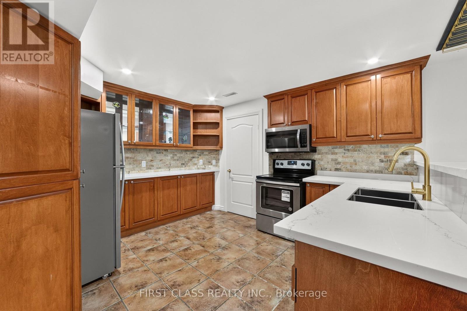 67 Black Walnut Crescent, Richmond Hill, Ontario  L4B 3S3 - Photo 38 - N13763736