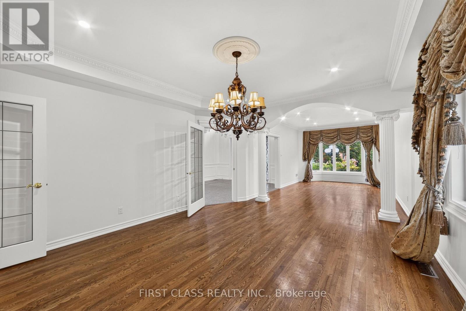 67 Black Walnut Crescent, Richmond Hill, Ontario  L4B 3S3 - Photo 6 - N13763736