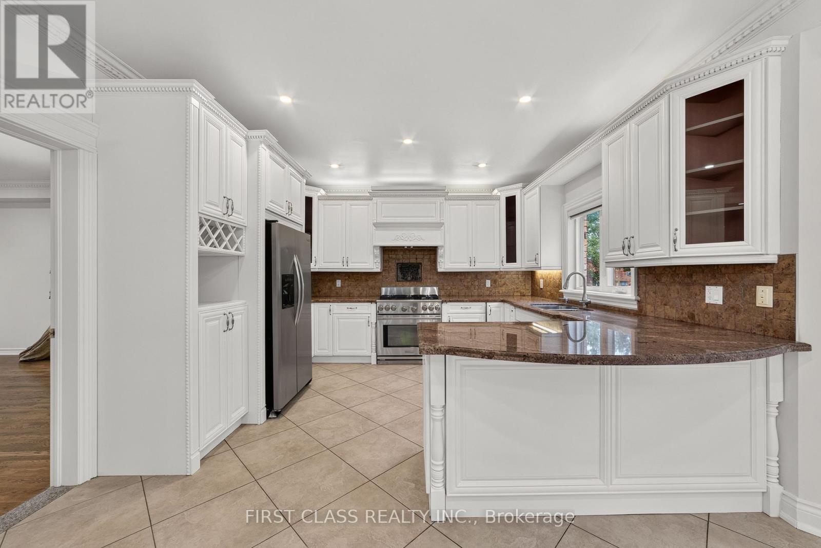67 Black Walnut Crescent, Richmond Hill, Ontario  L4B 3S3 - Photo 7 - N13763736