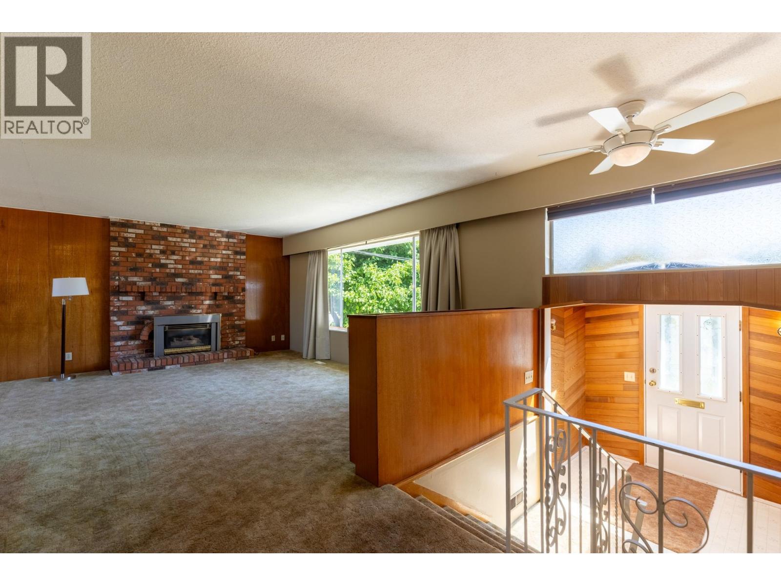 3371 Vincent Street, Port Coquitlam, British Columbia  V3B 3T5 - Photo 2 - R3163670
