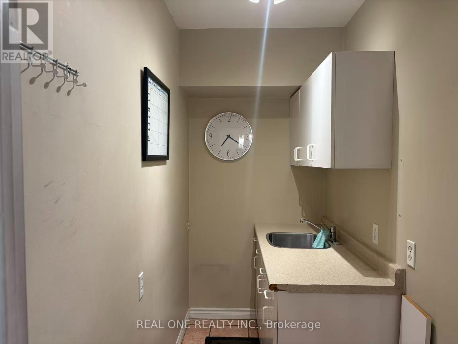 Second Floor - 1712 Lakeshore Rd Road W, Mississauga, Ontario  L2J 2K8 - Photo 5 - W13763726