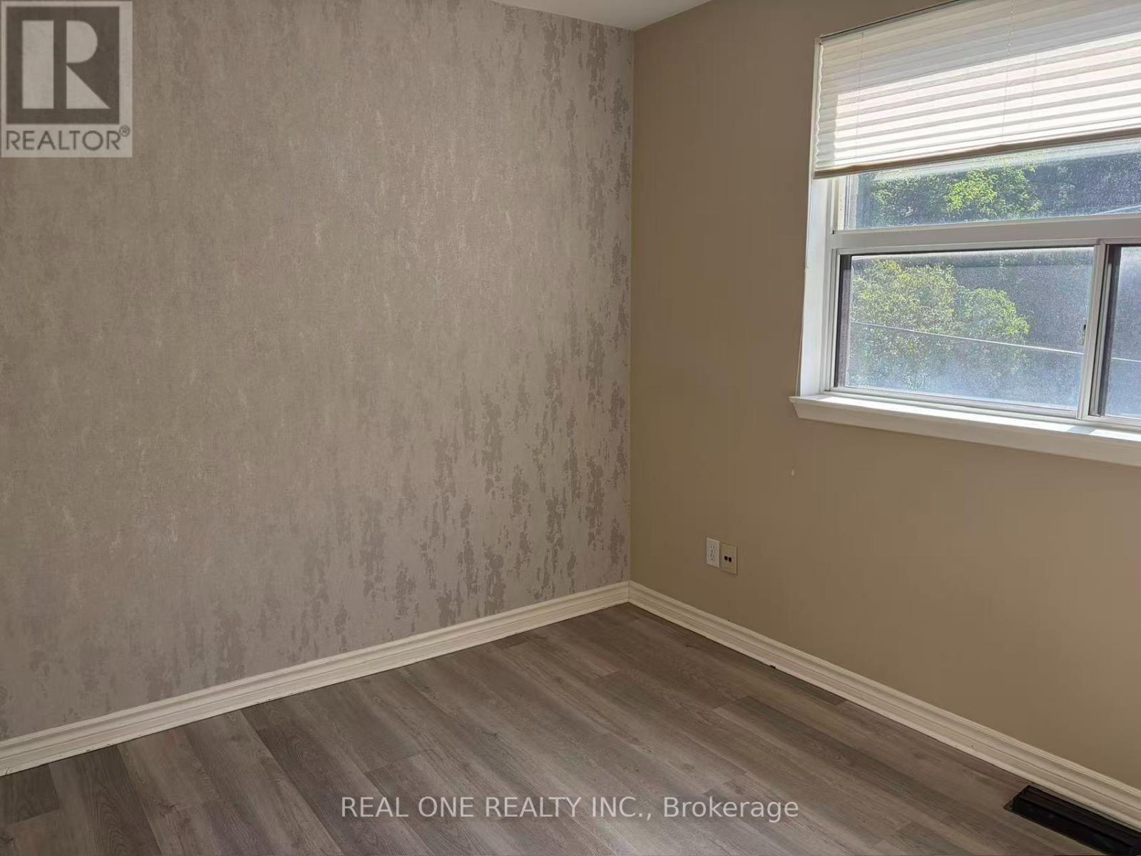 Second Floor - 1712 Lakeshore Rd Road W, Mississauga, Ontario  L2J 2K8 - Photo 6 - W13763726