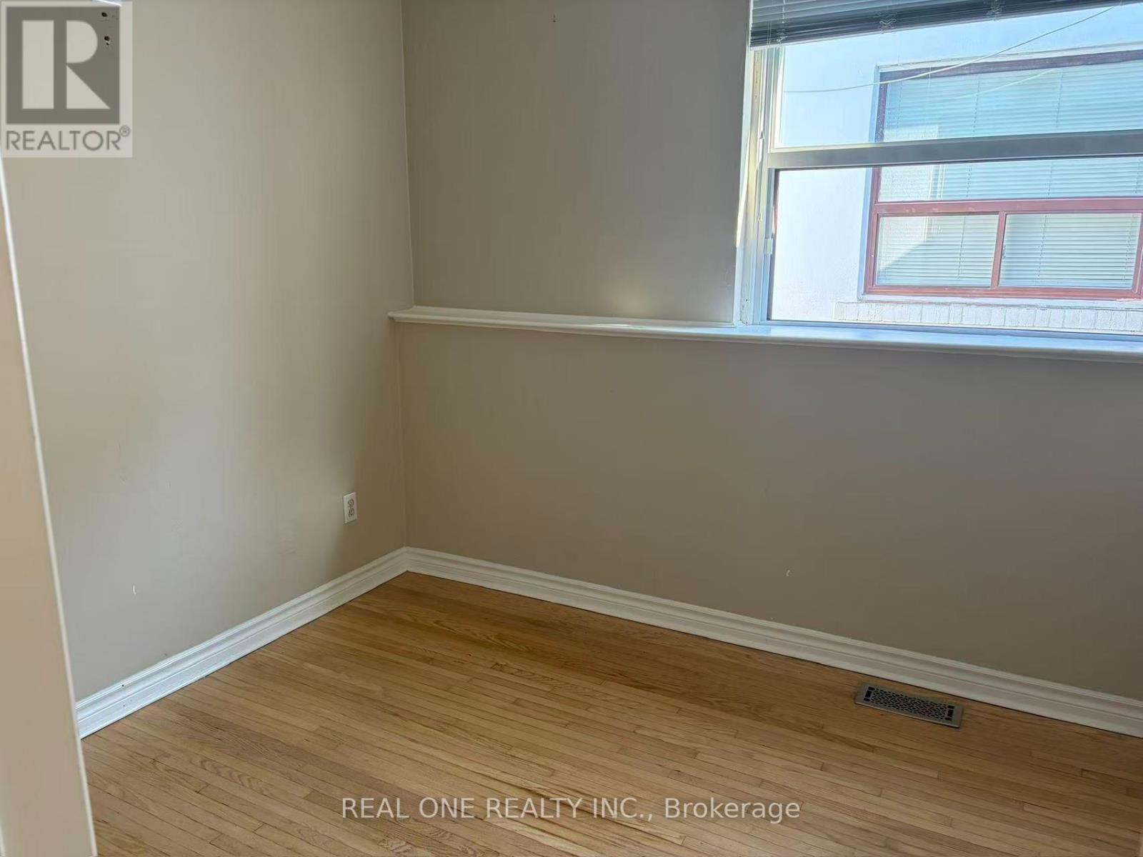 Second Floor - 1712 Lakeshore Rd Road W, Mississauga, Ontario  L2J 2K8 - Photo 7 - W13763726