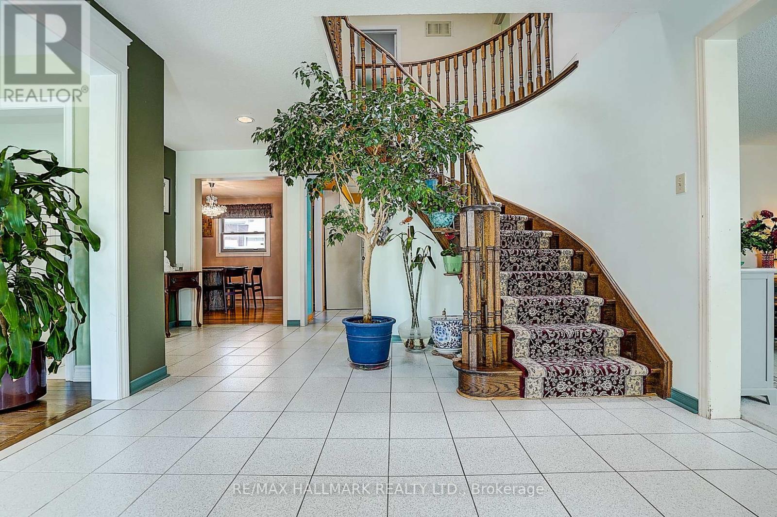 4491 Andiron Court, Mississauga, Ontario  L5V 1C9 - Photo 3 - W13763730