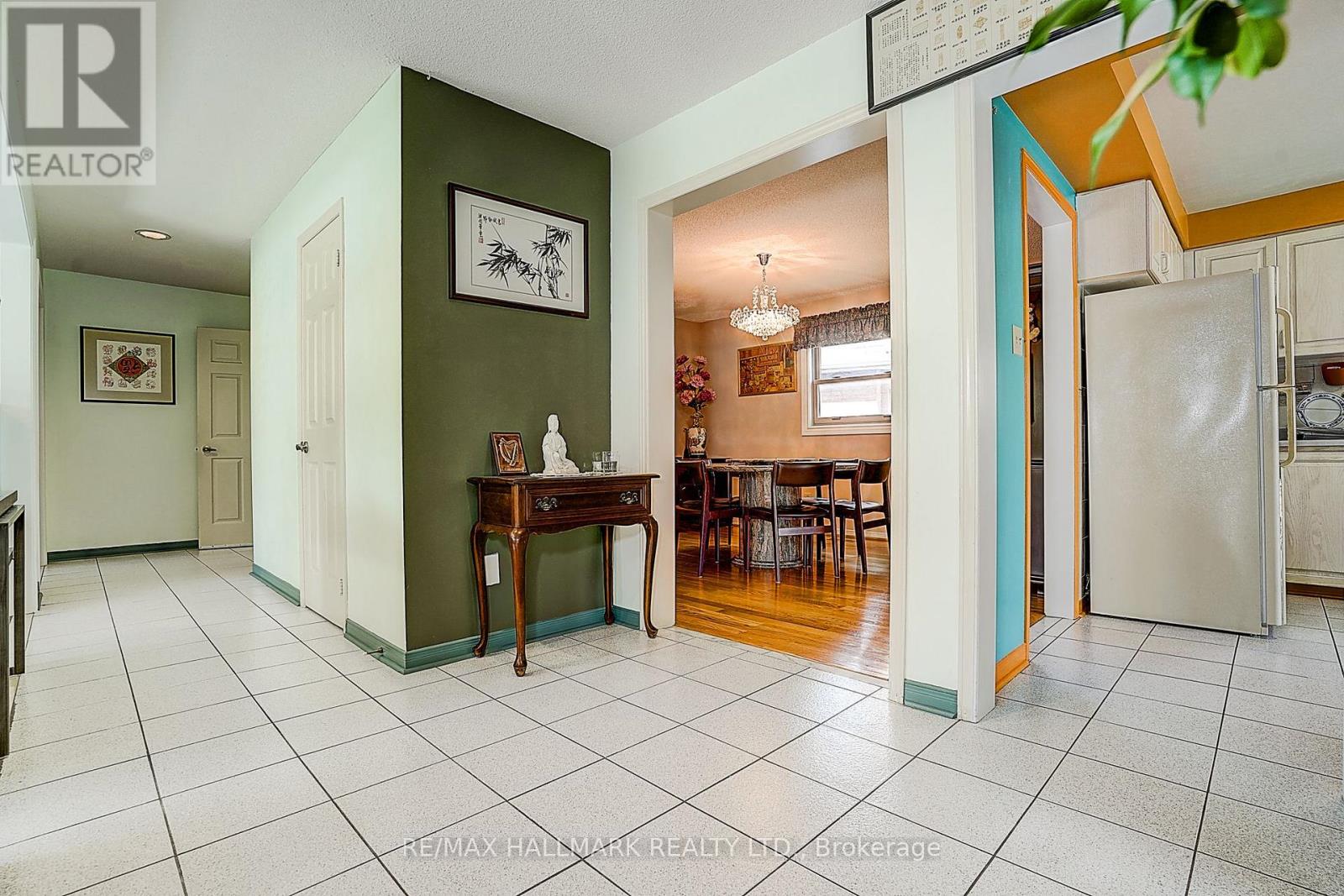 4491 Andiron Court, Mississauga, Ontario  L5V 1C9 - Photo 4 - W13763730