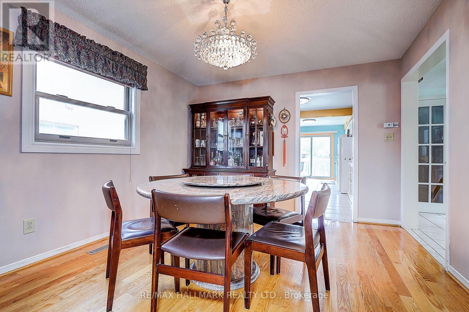 4491 Andiron Court, Mississauga, Ontario  L5V 1C9 - Photo 6 - W13763730