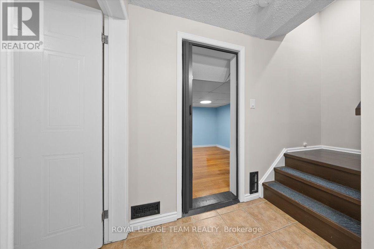 1137 Chimney Hill Way, Ottawa, Ontario  K1J 8Z7 - Photo 4 - X13760984