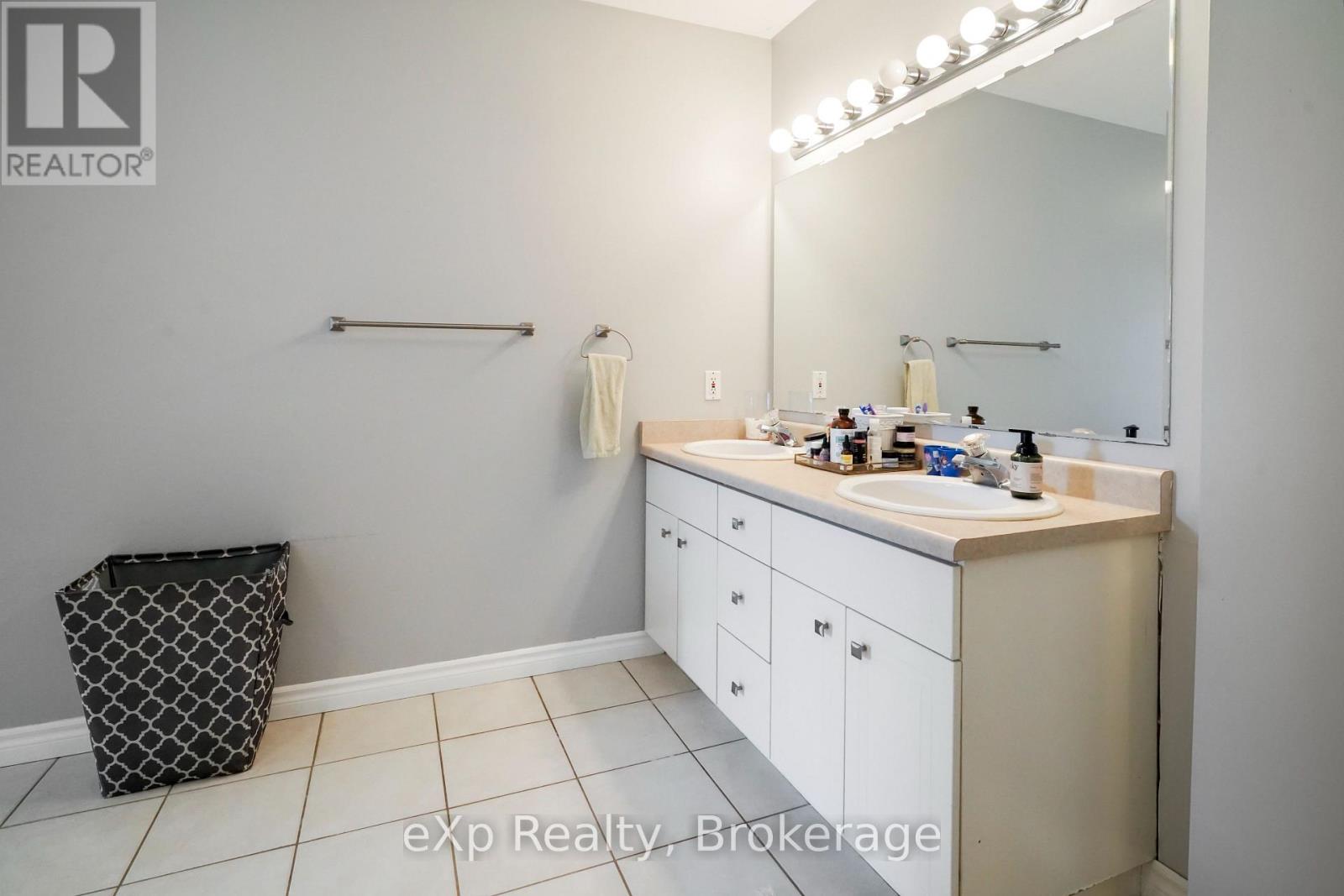 29 Maple Street, Mapleton, Ontario  N0G 1P0 - Photo 38 - X13763770