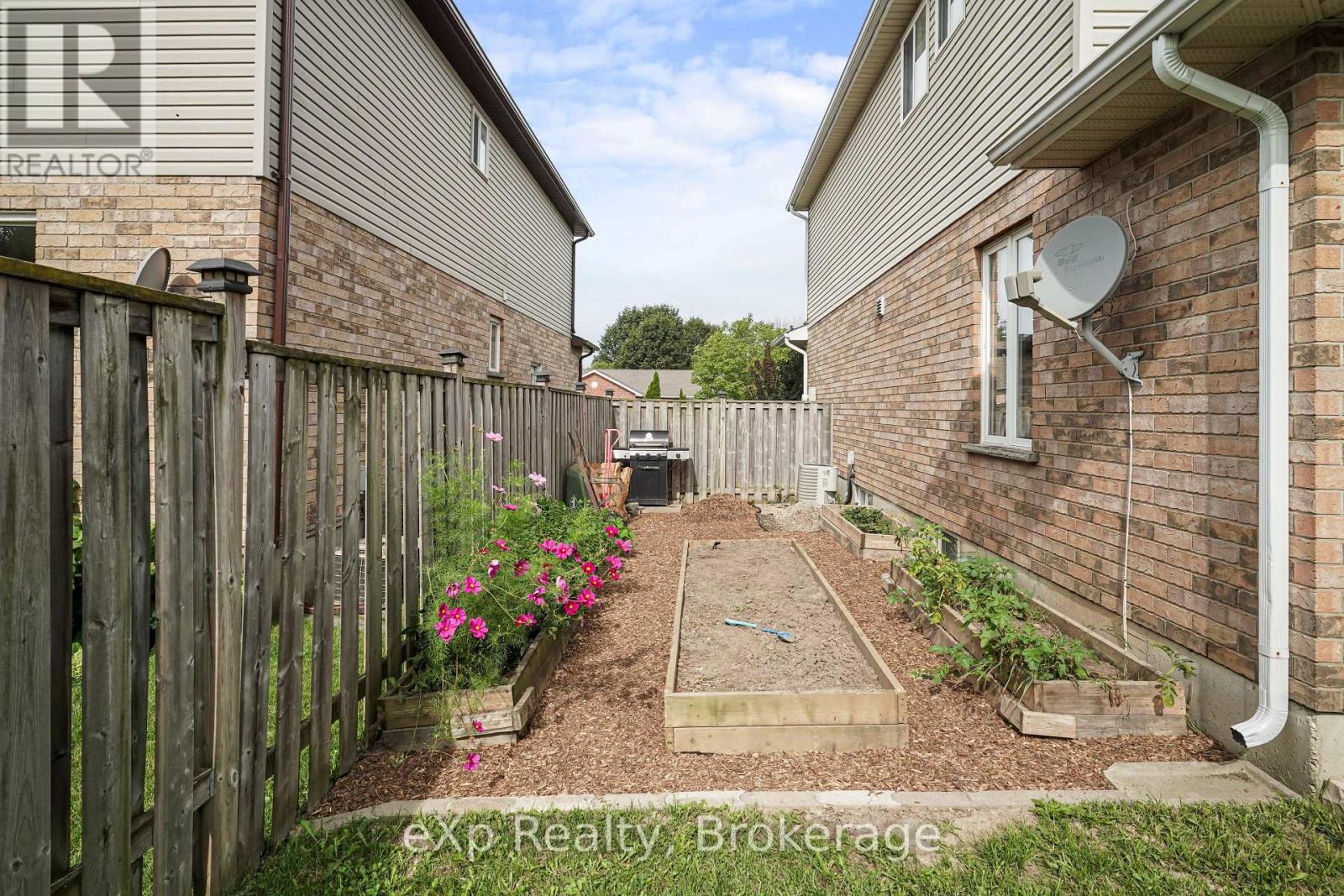 29 Maple Street, Mapleton, Ontario  N0G 1P0 - Photo 49 - X13763770