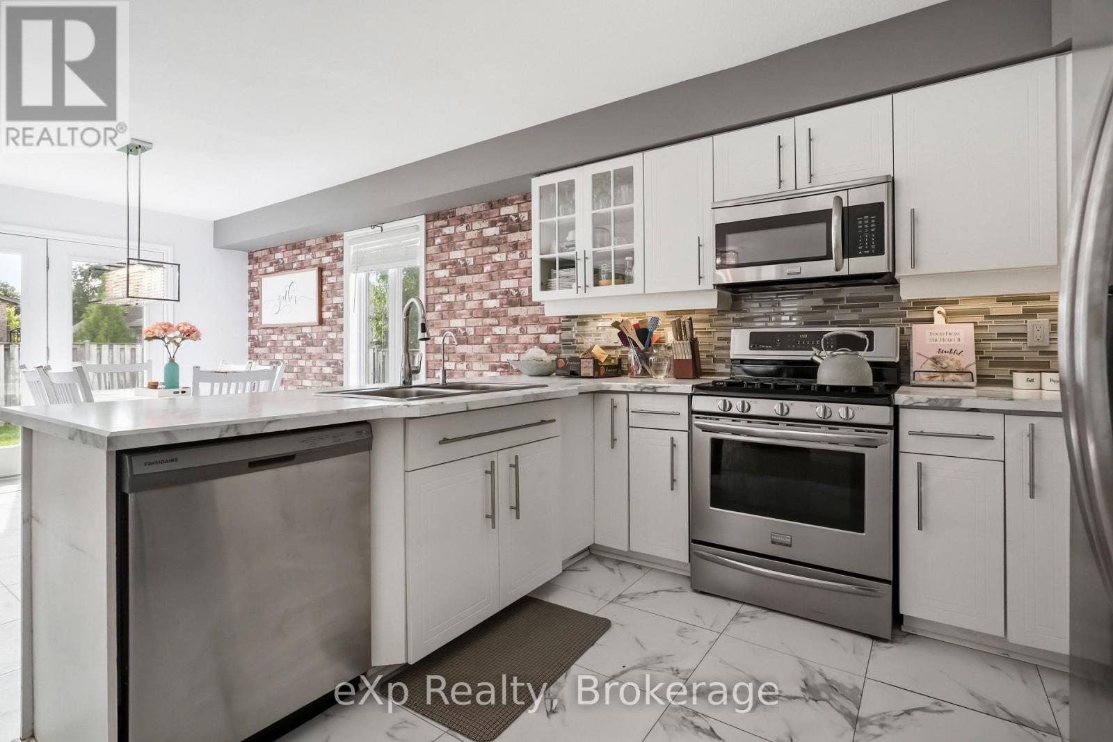 29 Maple Street, Mapleton, Ontario  N0G 1P0 - Photo 7 - X13763770