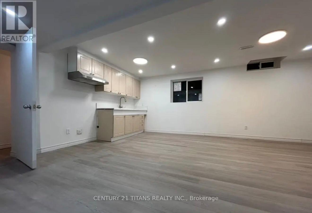 Bsmt Unit A - 60 Normandy Crescent, Richmond Hill, Ontario  L4C 8L7 - Photo 3 - N13763130