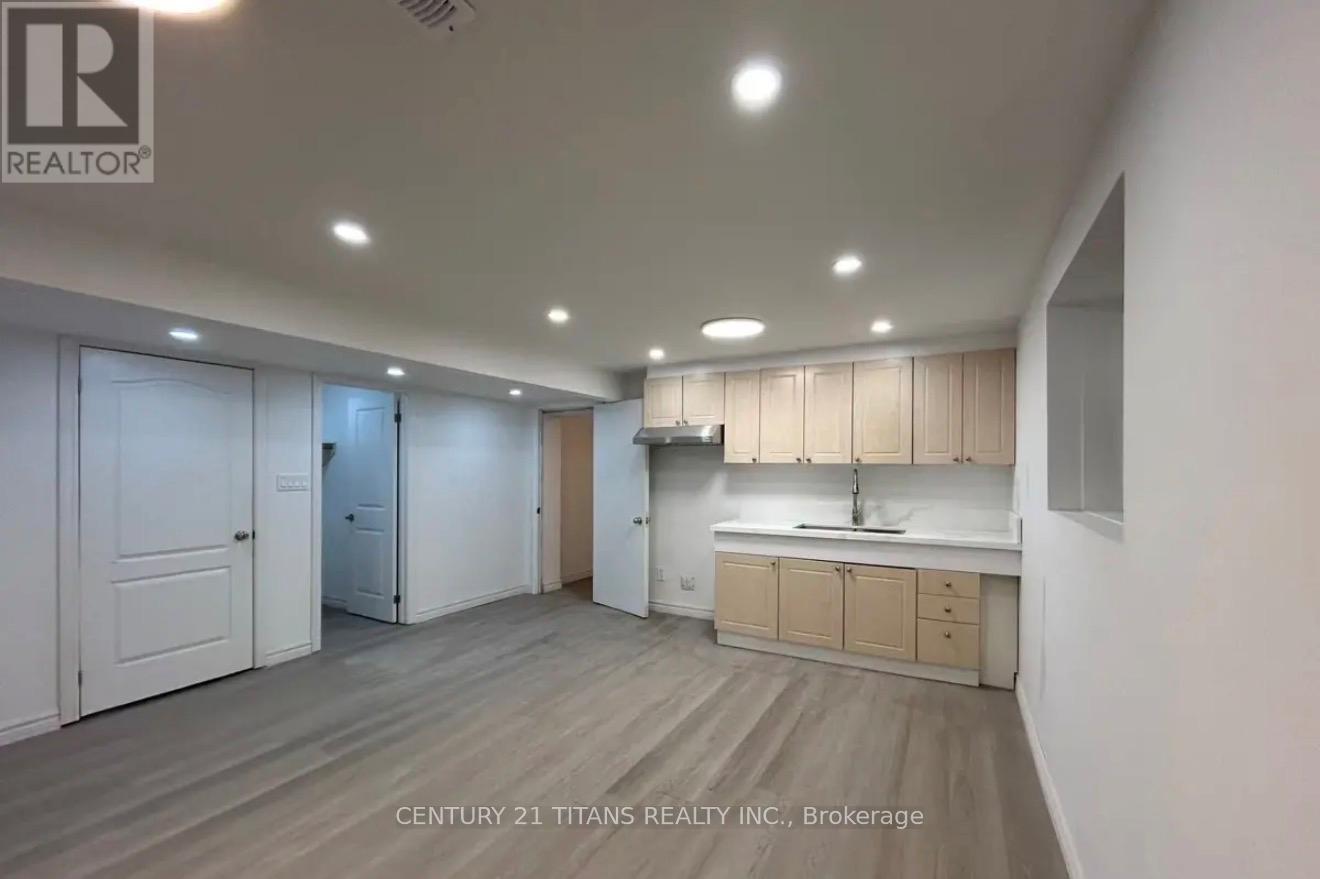 Bsmt Unit A - 60 Normandy Crescent, Richmond Hill, Ontario  L4C 8L7 - Photo 2 - N13763130
