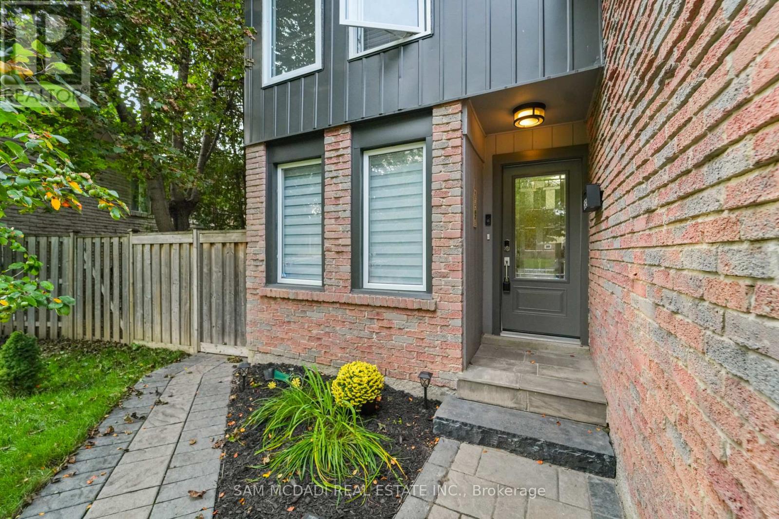 6954 Cadiz Crescent, Mississauga, Ontario  L5N 1Y4 - Photo 2 - W13763742