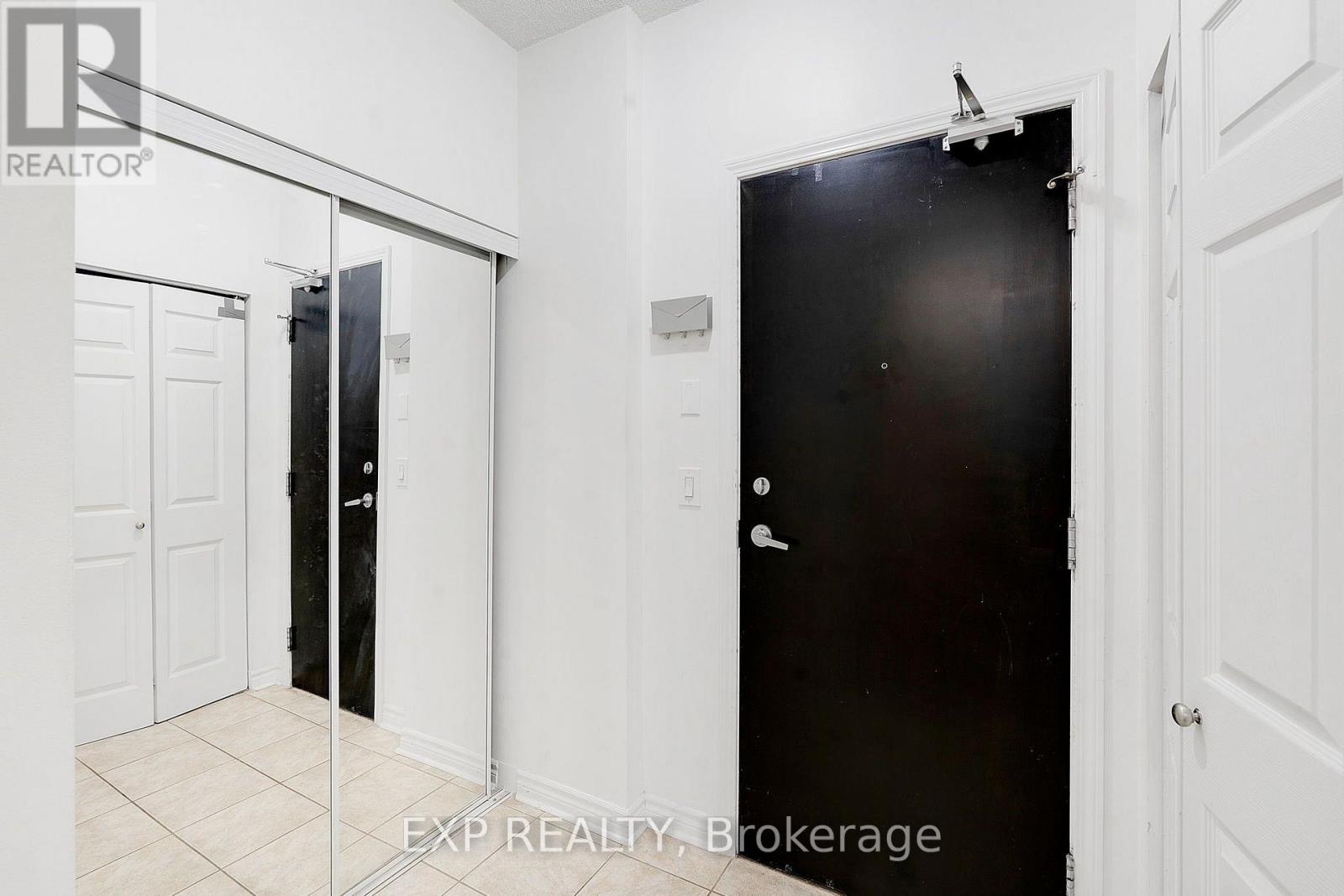 3003 - 388 Prince Of Wales Drive, Mississauga, Ontario  L5B 0A1 - Photo 2 - W13763764