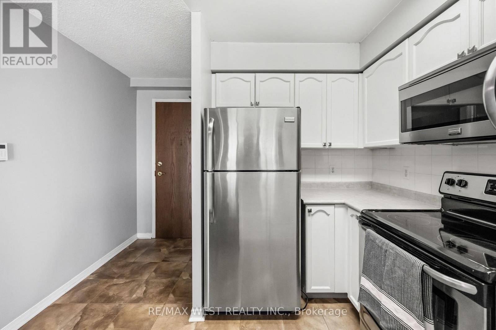 809 - 15 Michael Power Place, Toronto, Ontario  M9A 5G4 - Photo 11 - W13763802