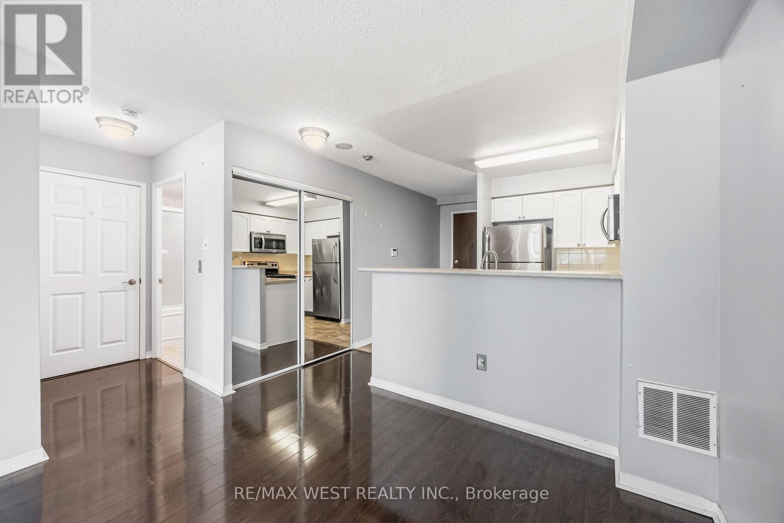 809 - 15 Michael Power Place, Toronto, Ontario  M9A 5G4 - Photo 12 - W13763802