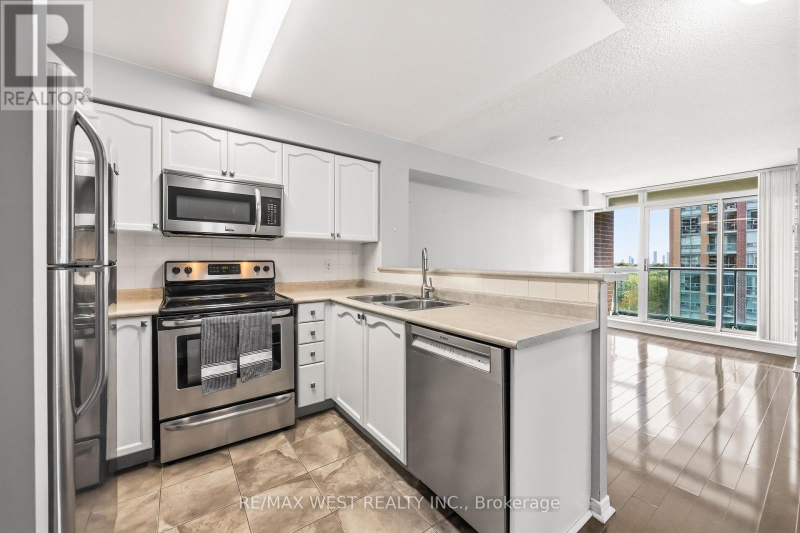809 - 15 Michael Power Place, Toronto, Ontario  M9A 5G4 - Photo 15 - W13763802