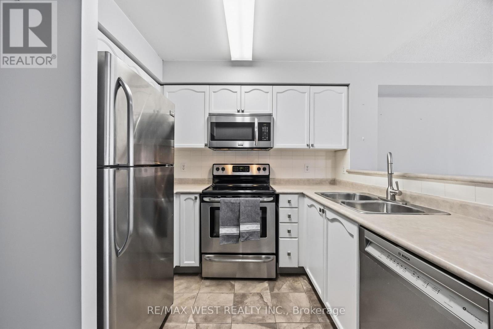 809 - 15 Michael Power Place, Toronto, Ontario  M9A 5G4 - Photo 17 - W13763802