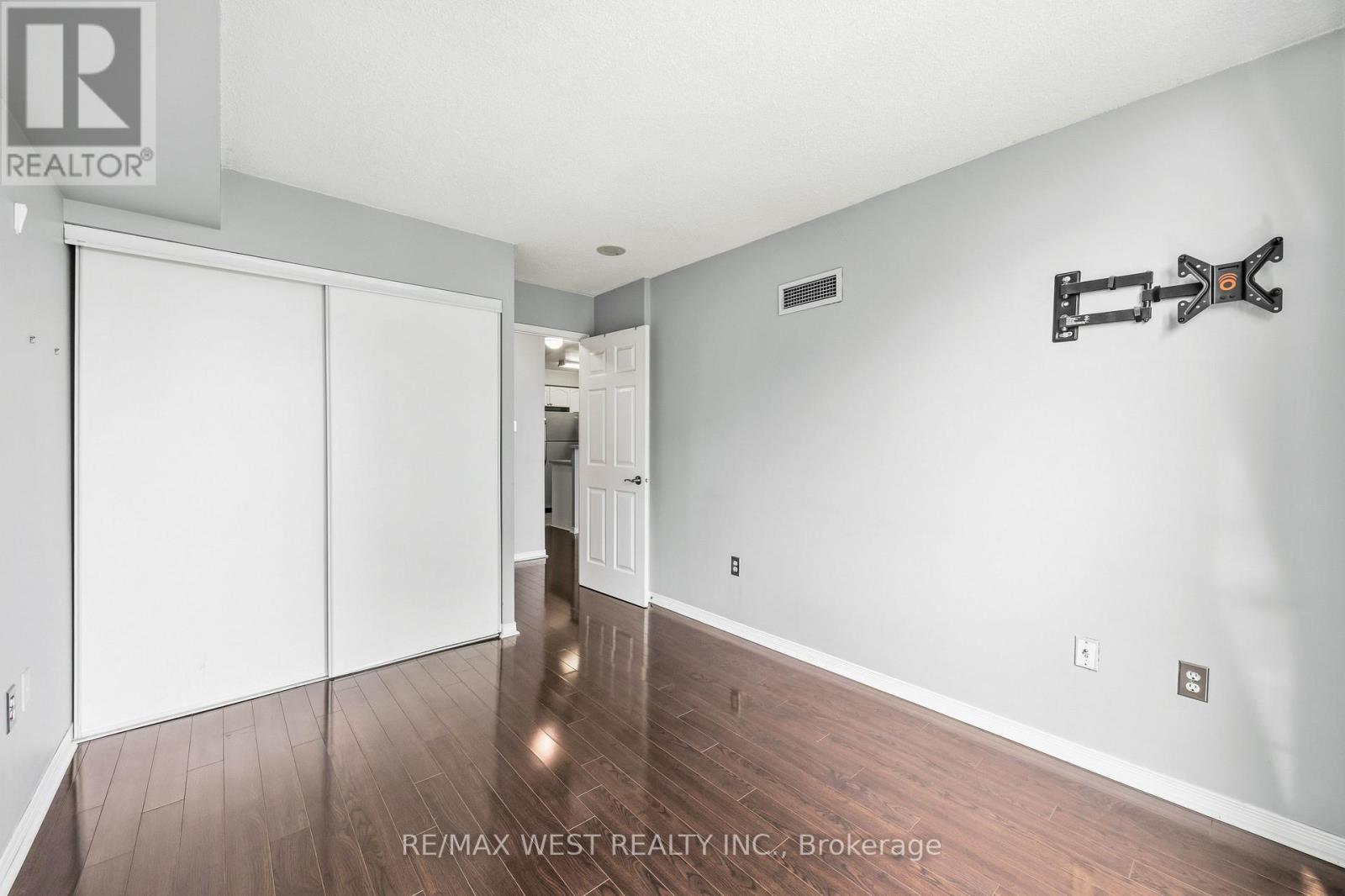 809 - 15 Michael Power Place, Toronto, Ontario  M9A 5G4 - Photo 28 - W13763802