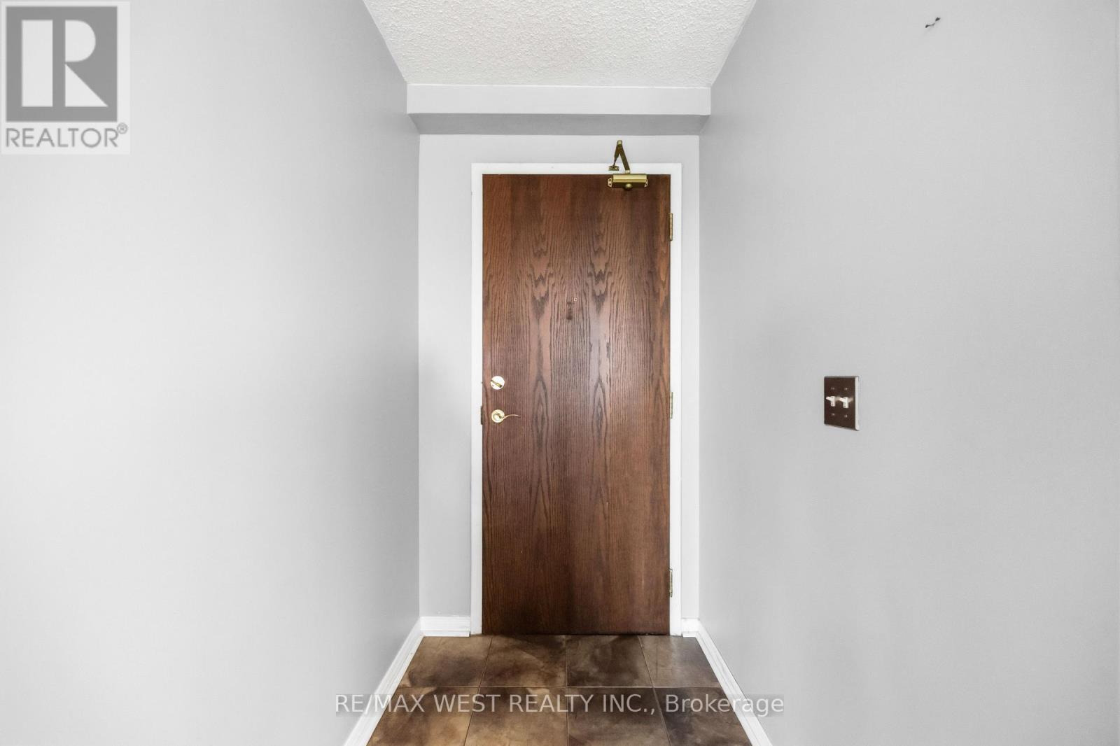 809 - 15 Michael Power Place, Toronto, Ontario  M9A 5G4 - Photo 7 - W13763802
