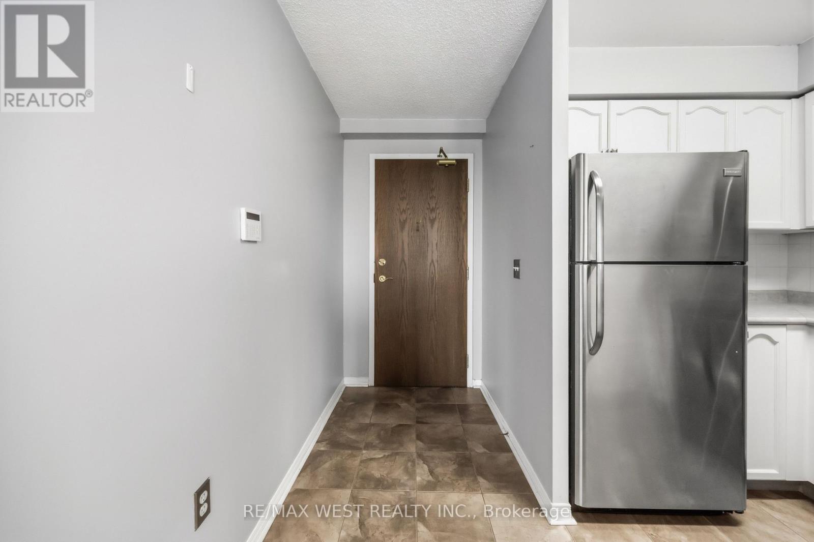 809 - 15 Michael Power Place, Toronto, Ontario  M9A 5G4 - Photo 8 - W13763802