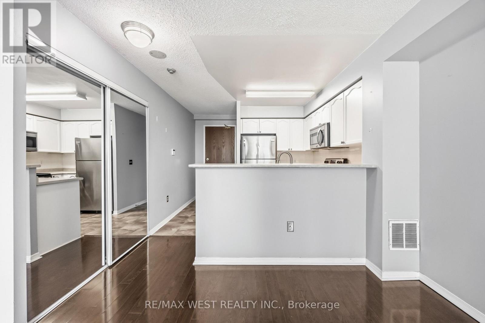 809 - 15 Michael Power Place, Toronto, Ontario  M9A 5G4 - Photo 9 - W13763802
