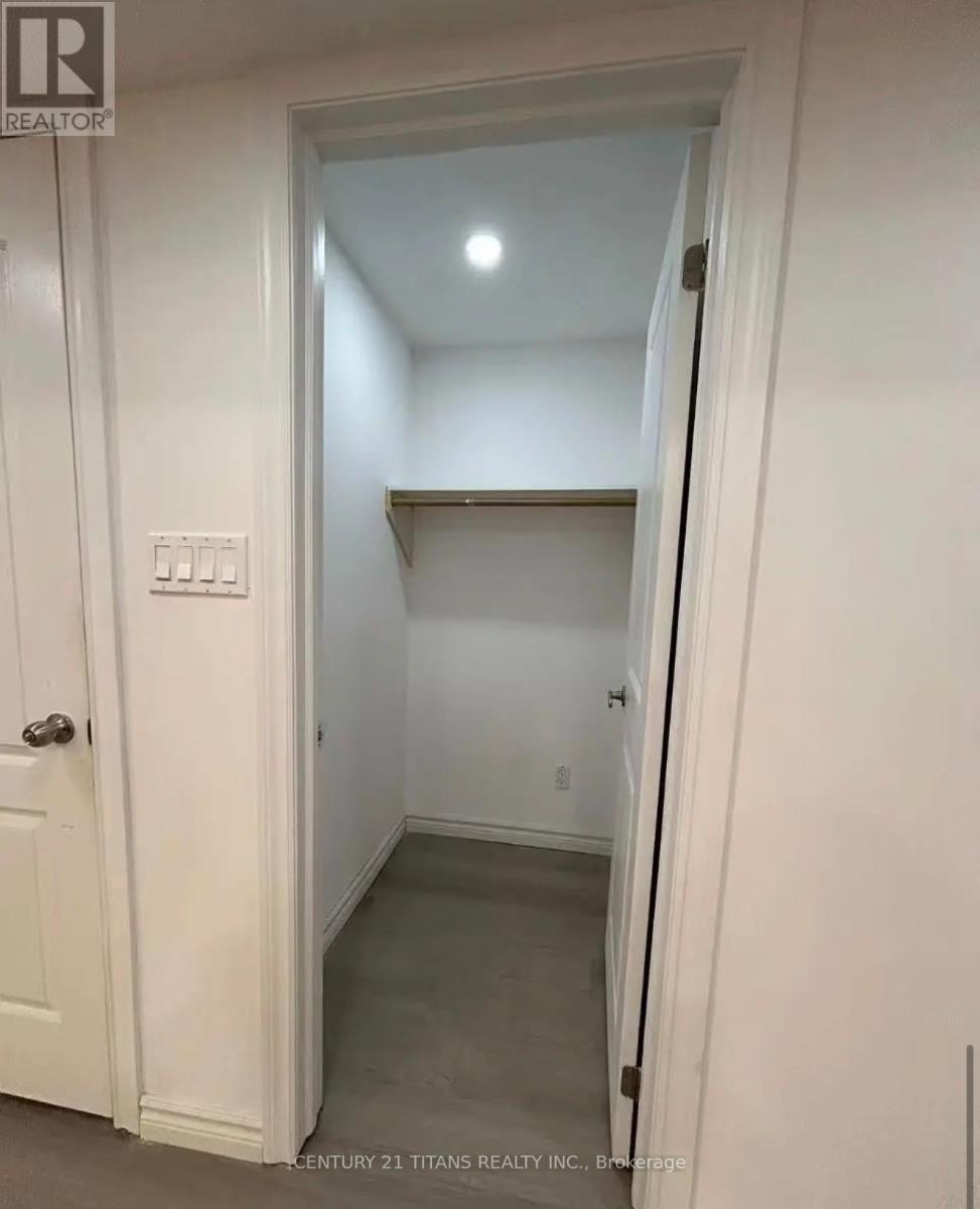 Bsmt Unit A - 60 Normandy Crescent, Richmond Hill, Ontario  L4C 8L7 - Photo 11 - N13763130